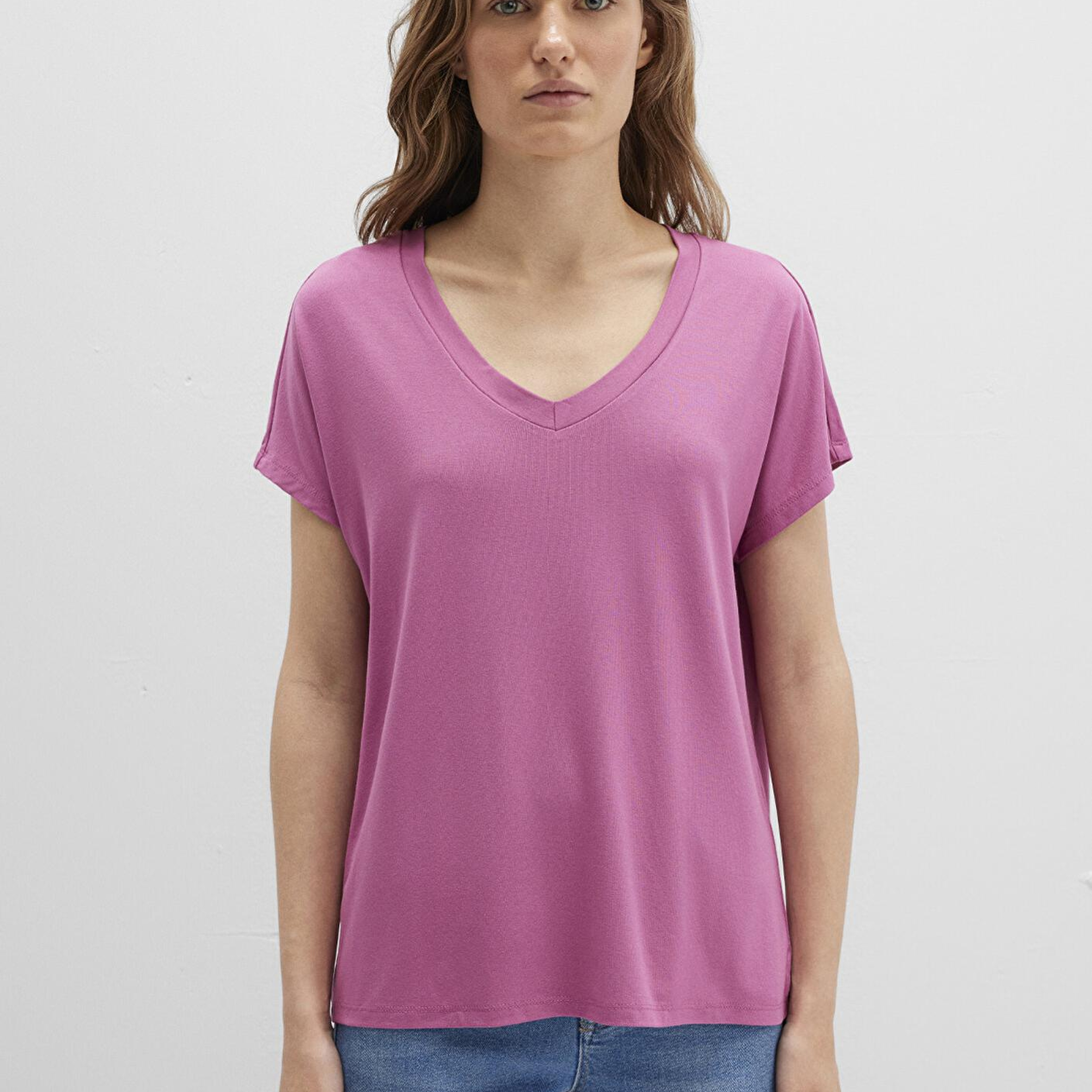 Mavi V Yaka Pembe Basic Viskoz Tişört Regular Fit / Normal Kesim 167714-70955