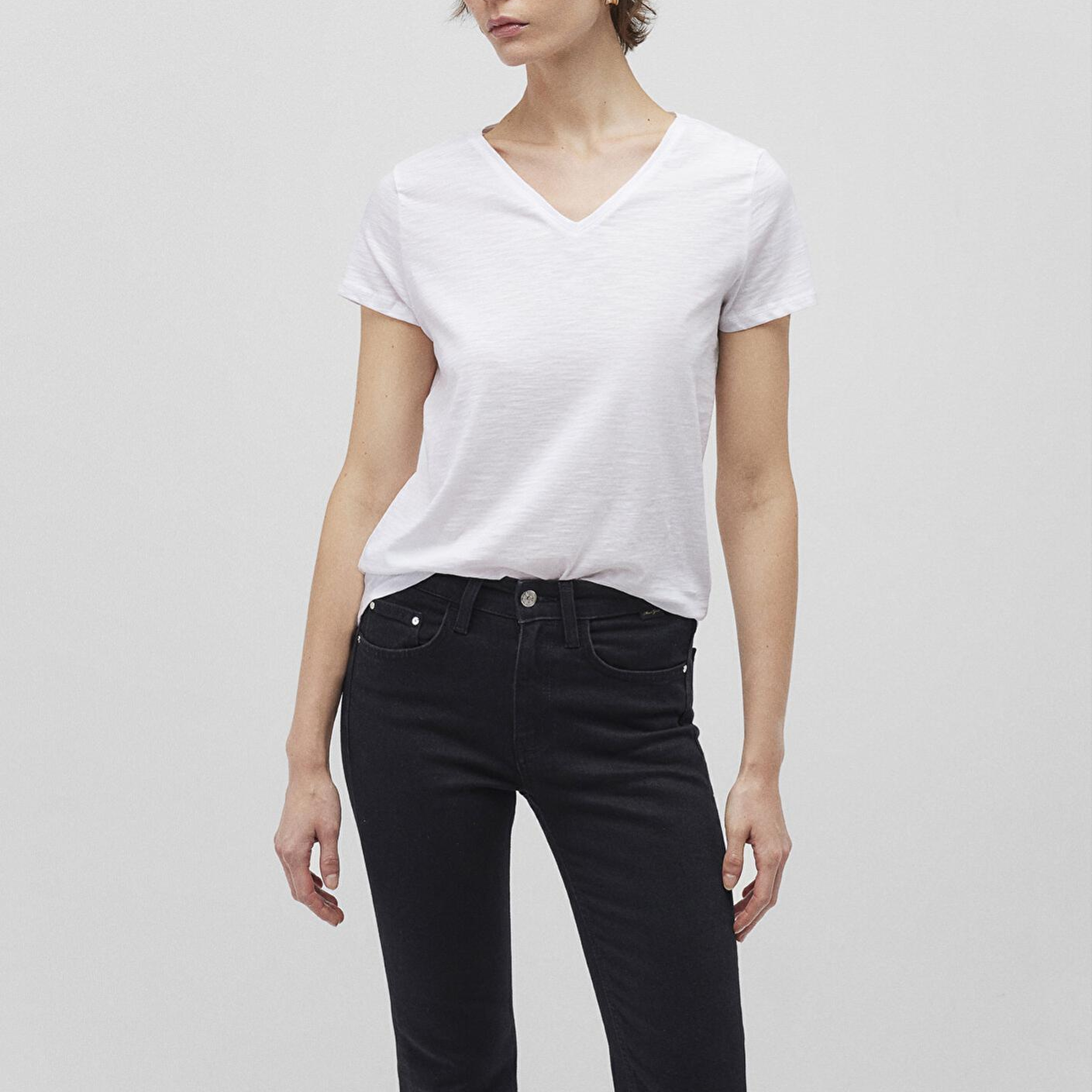 Mavi 2li Siyah Beyaz Kadın V Yaka Basic Tişört Slim Fit / Dar Kesim 1611371-900