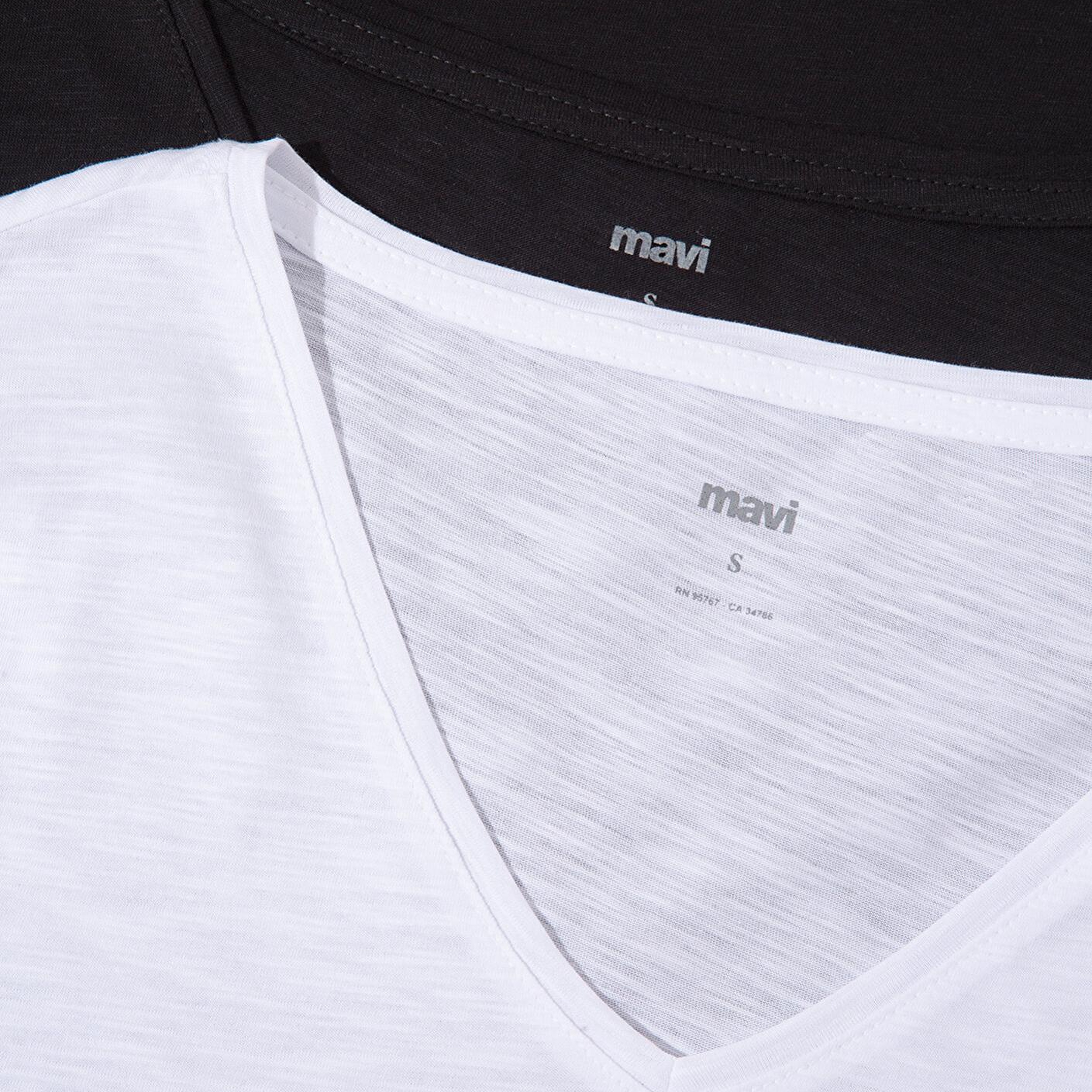 Mavi 2li Siyah Beyaz Kadın V Yaka Basic Tişört Slim Fit / Dar Kesim 1611371-900