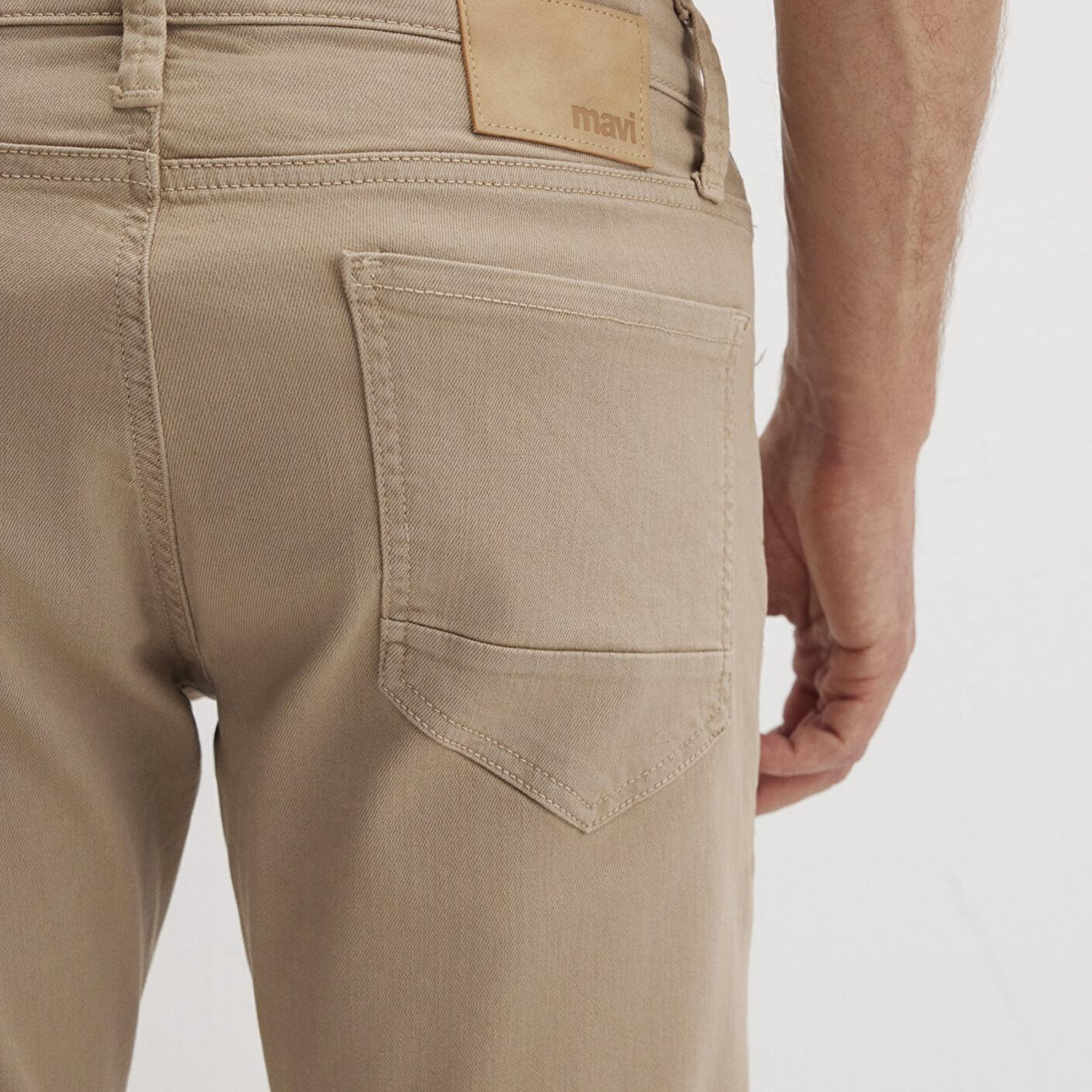 Mavi Hunter Koyu Bej Comfort Gabardin Pantolon 0020232492