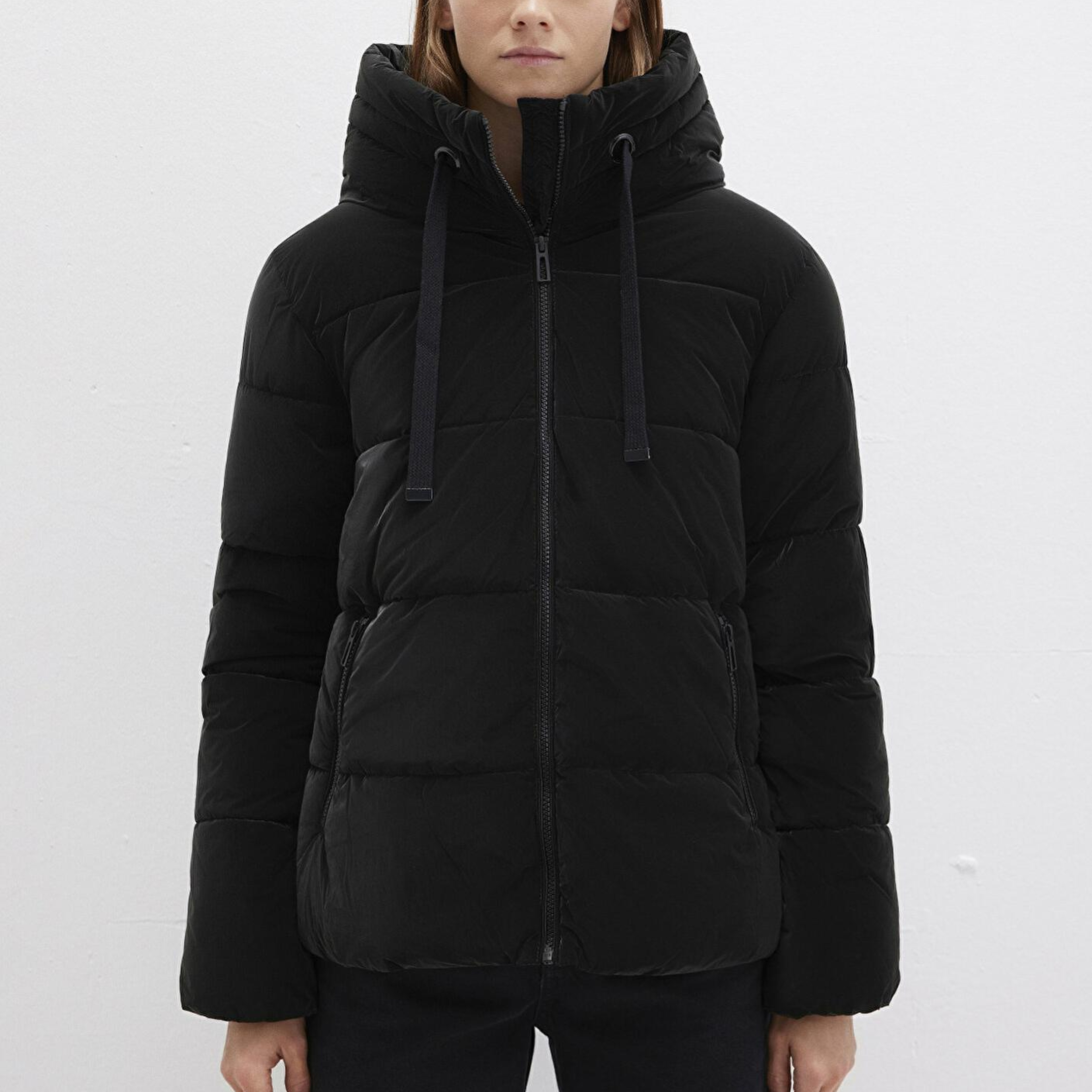 Mavi Kapüşonlu Siyah Şişme Mont 1110043-900