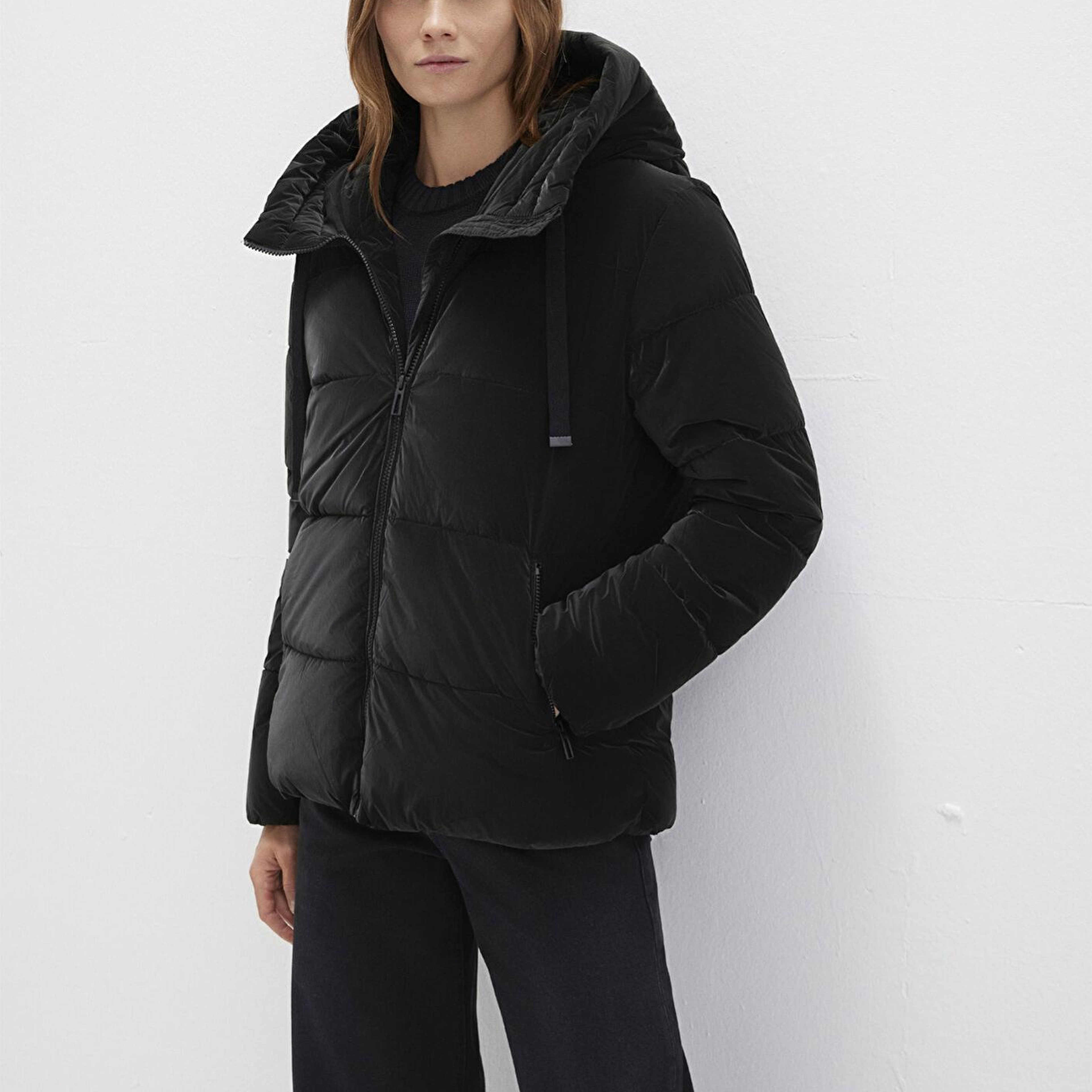 Mavi Kapüşonlu Siyah Şişme Mont 1110043-900