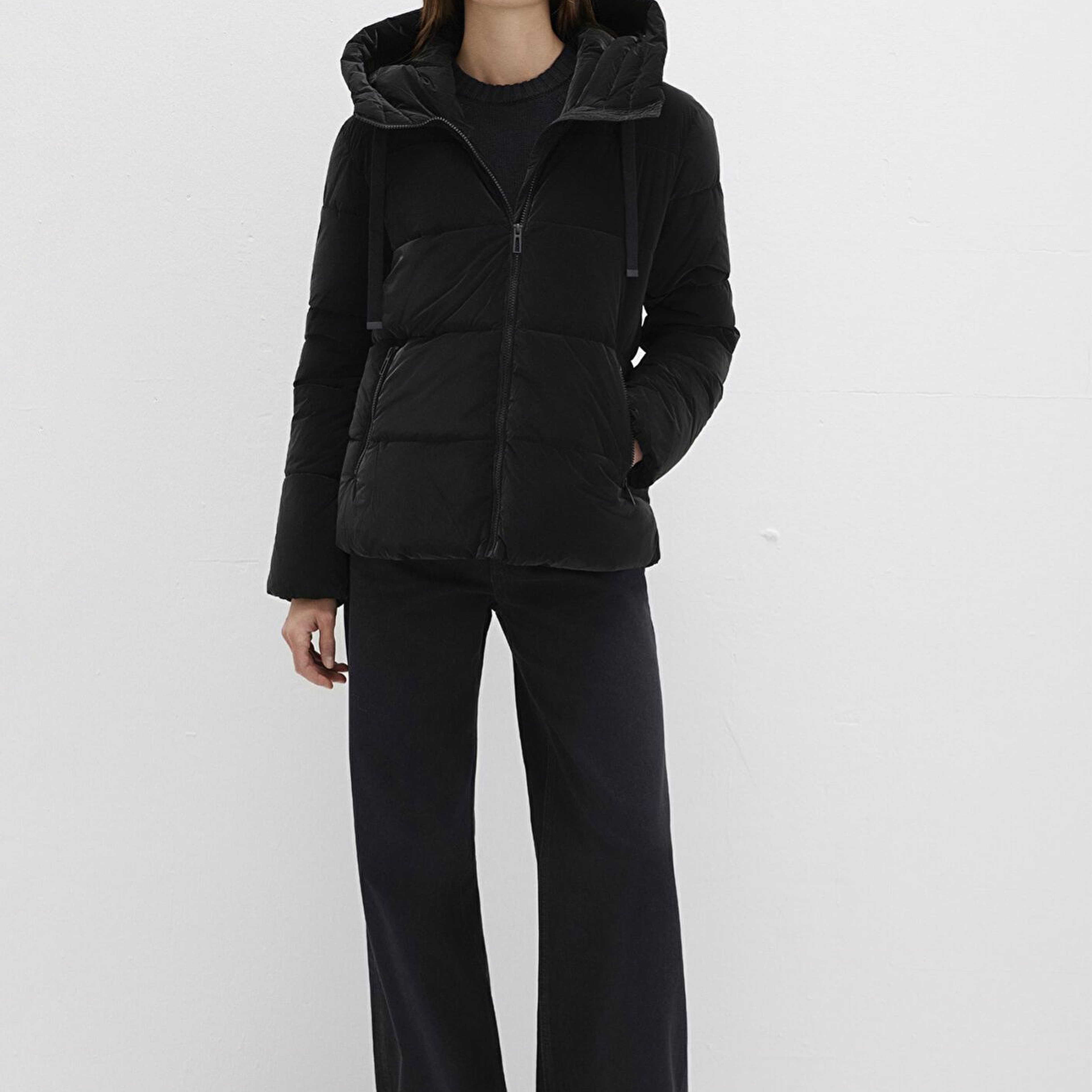 Mavi Kapüşonlu Siyah Şişme Mont 1110043-900