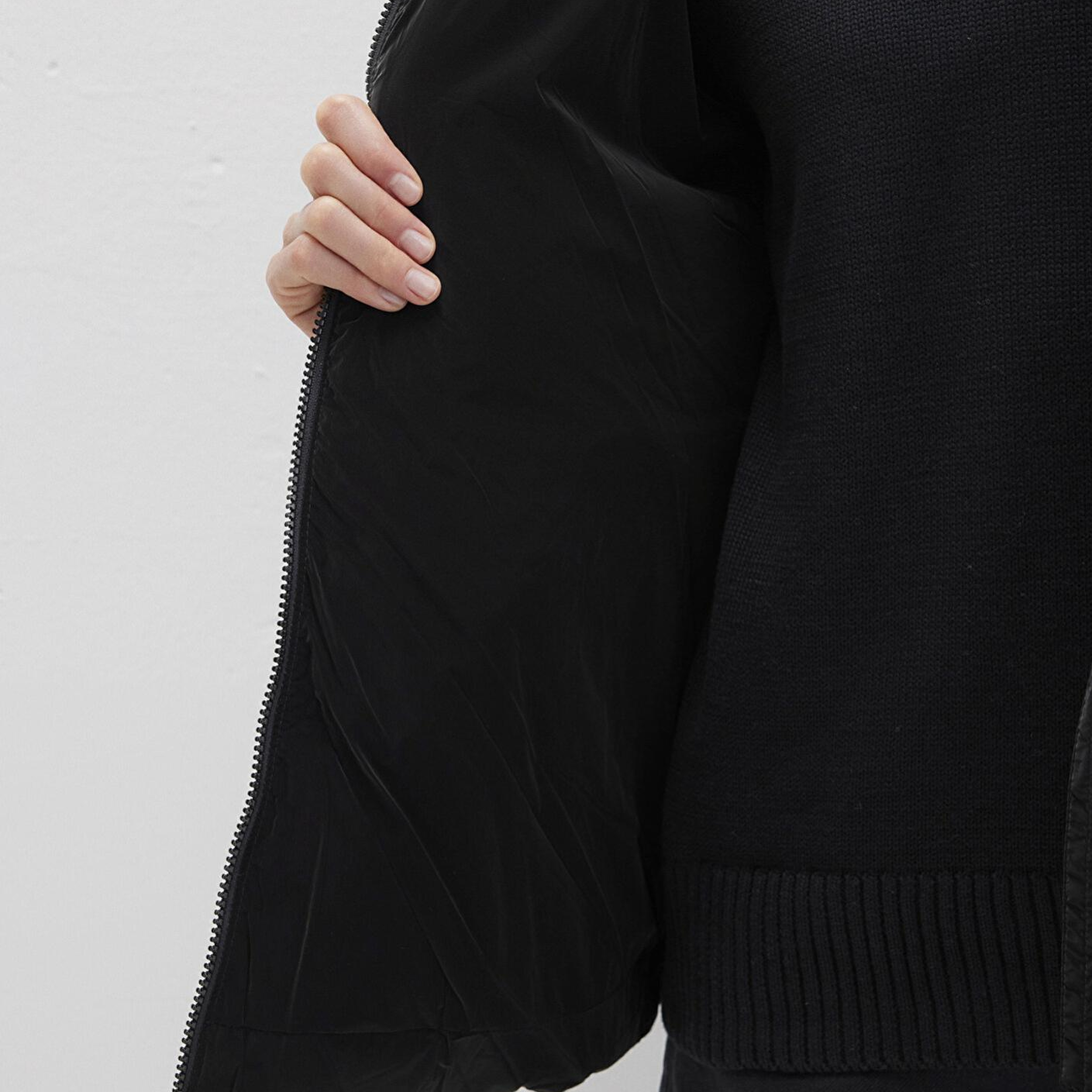 Mavi Kapüşonlu Siyah Şişme Mont 1110043-900