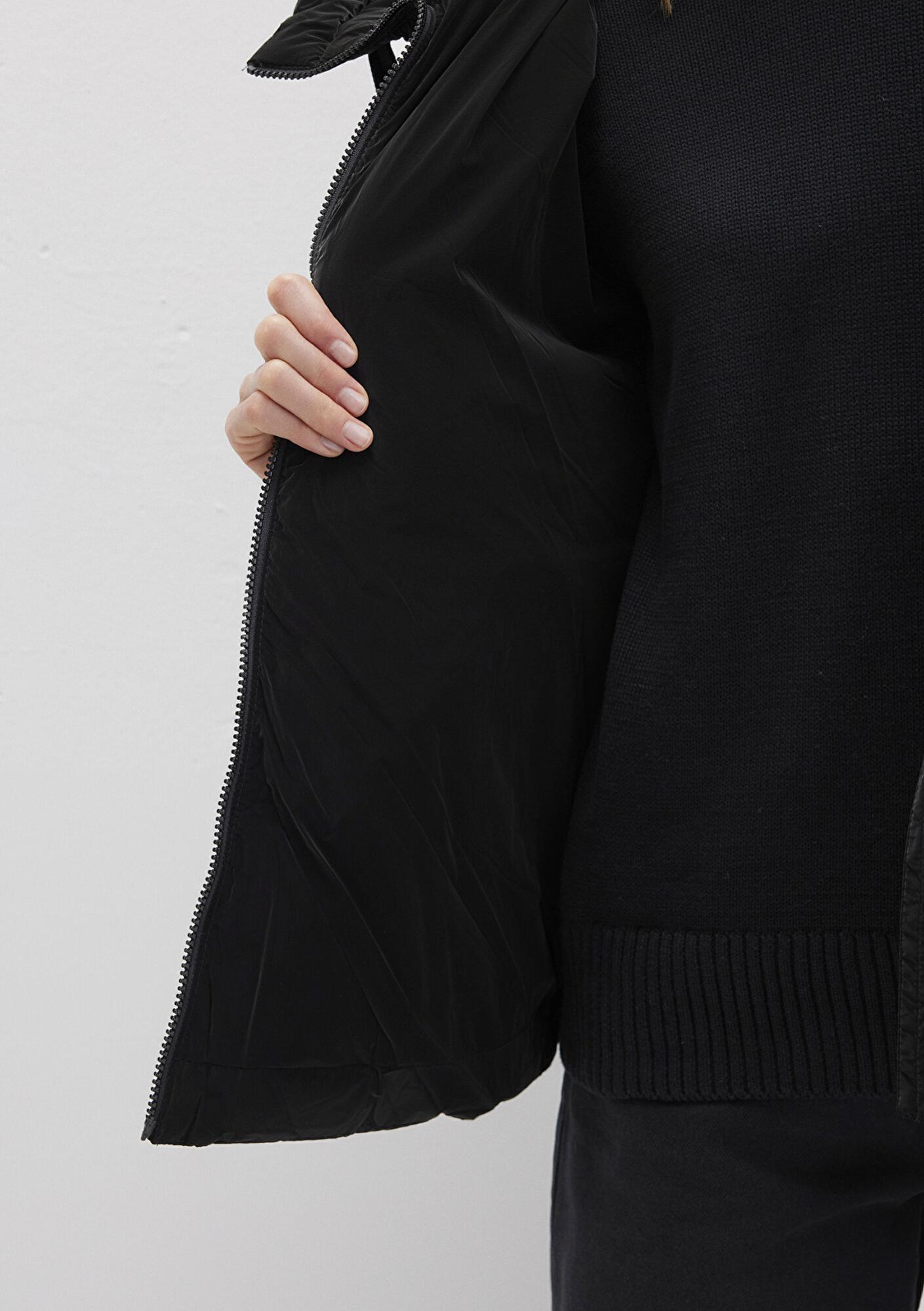 Mavi Kapüşonlu Siyah Şişme Mont 1110043-900