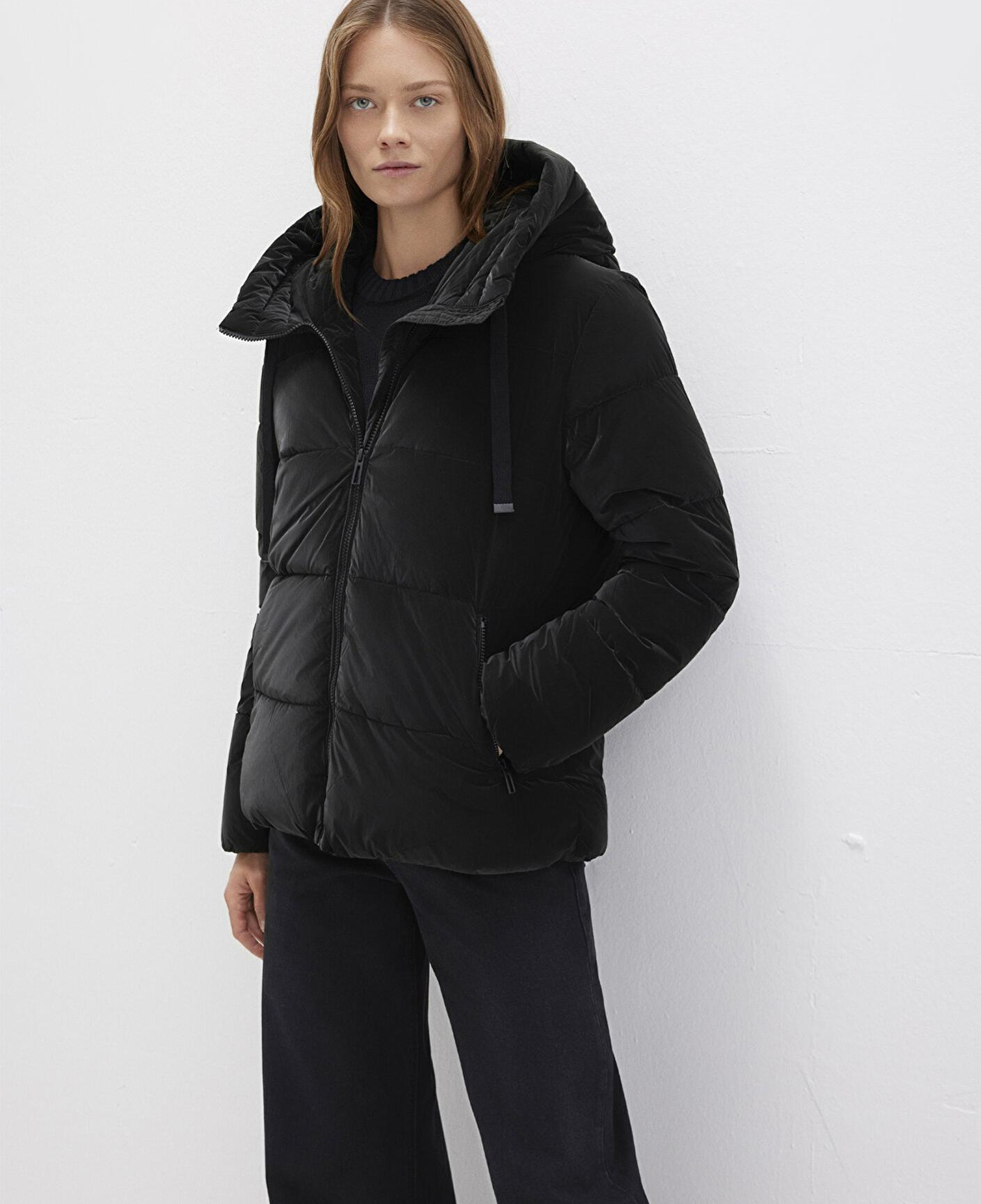 Mavi Kapüşonlu Siyah Şişme Mont 1110043-900