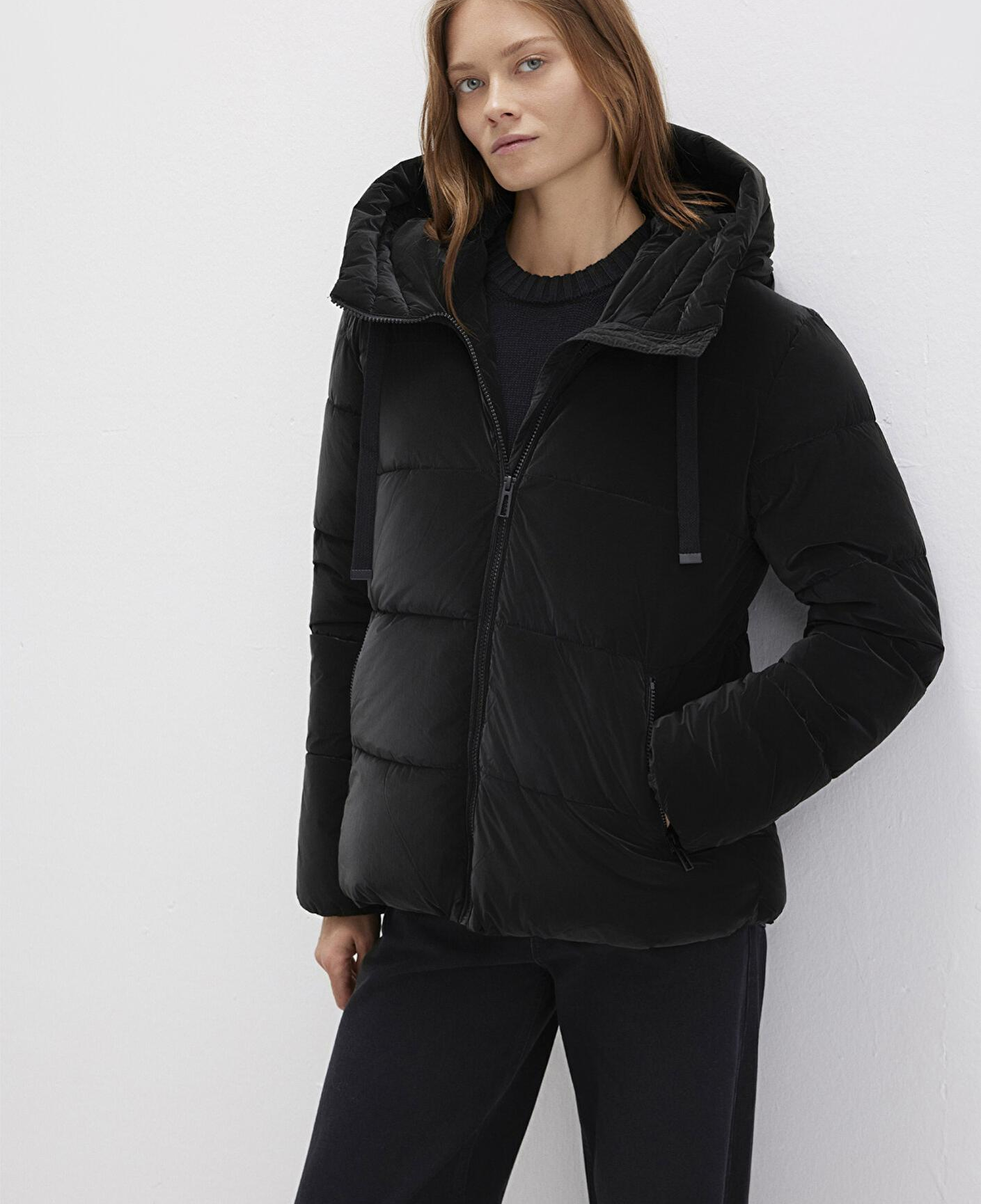 Mavi Kapüşonlu Siyah Şişme Mont 1110043-900