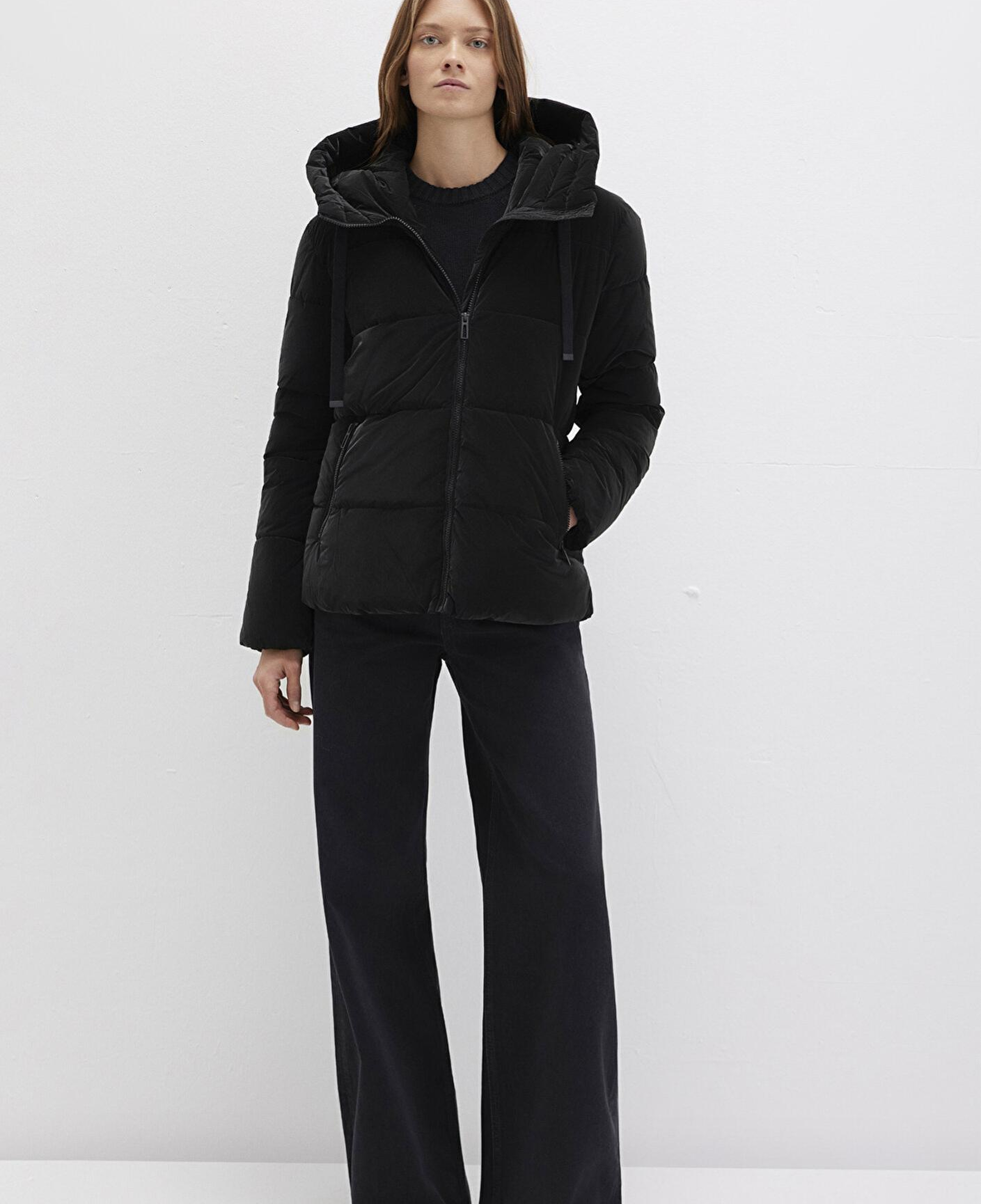 Mavi Kapüşonlu Siyah Şişme Mont 1110043-900