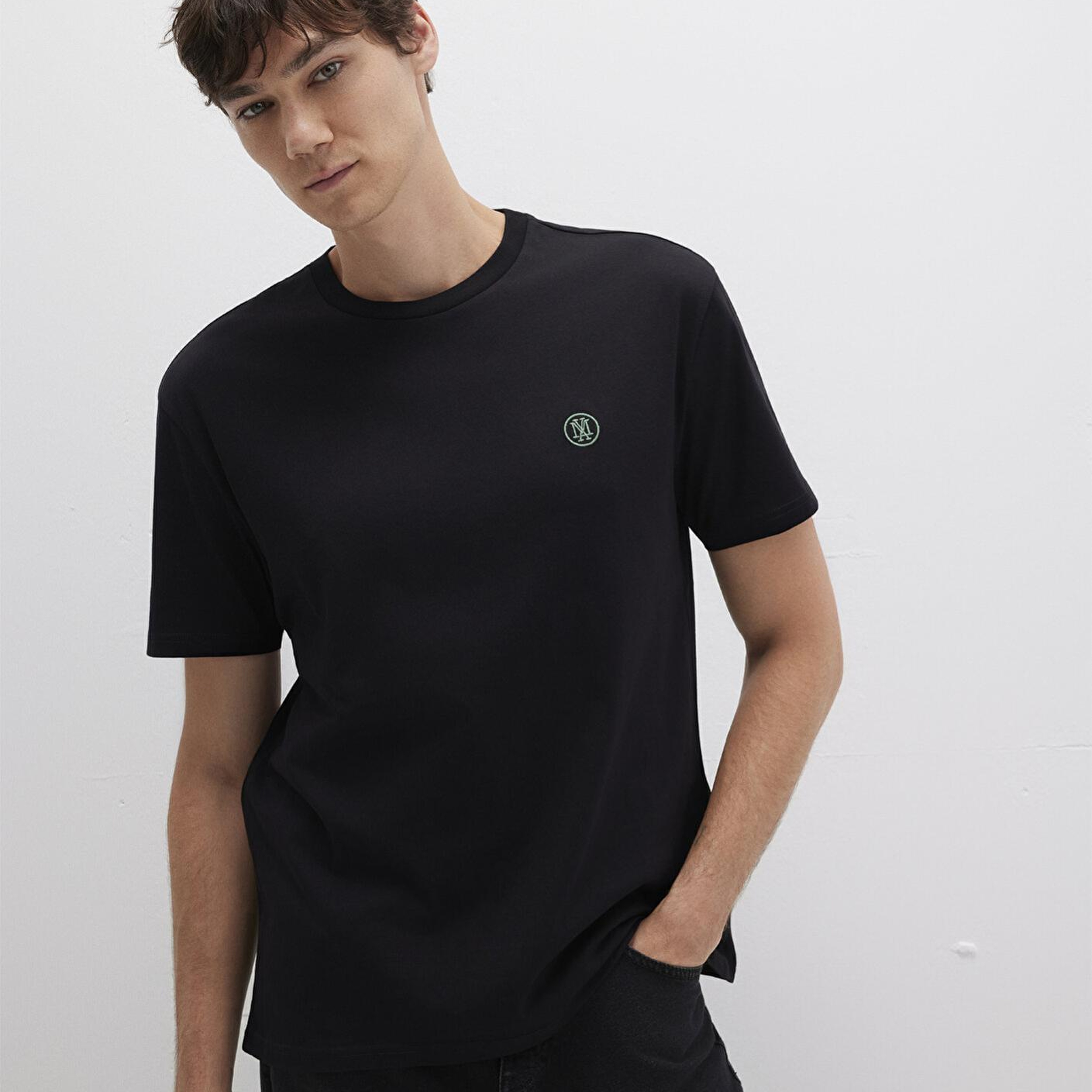 Mavi Mavi Logo İşlemeli Siyah Basic Tişört Loose Fit / Bol Rahat Kesim 067074-900