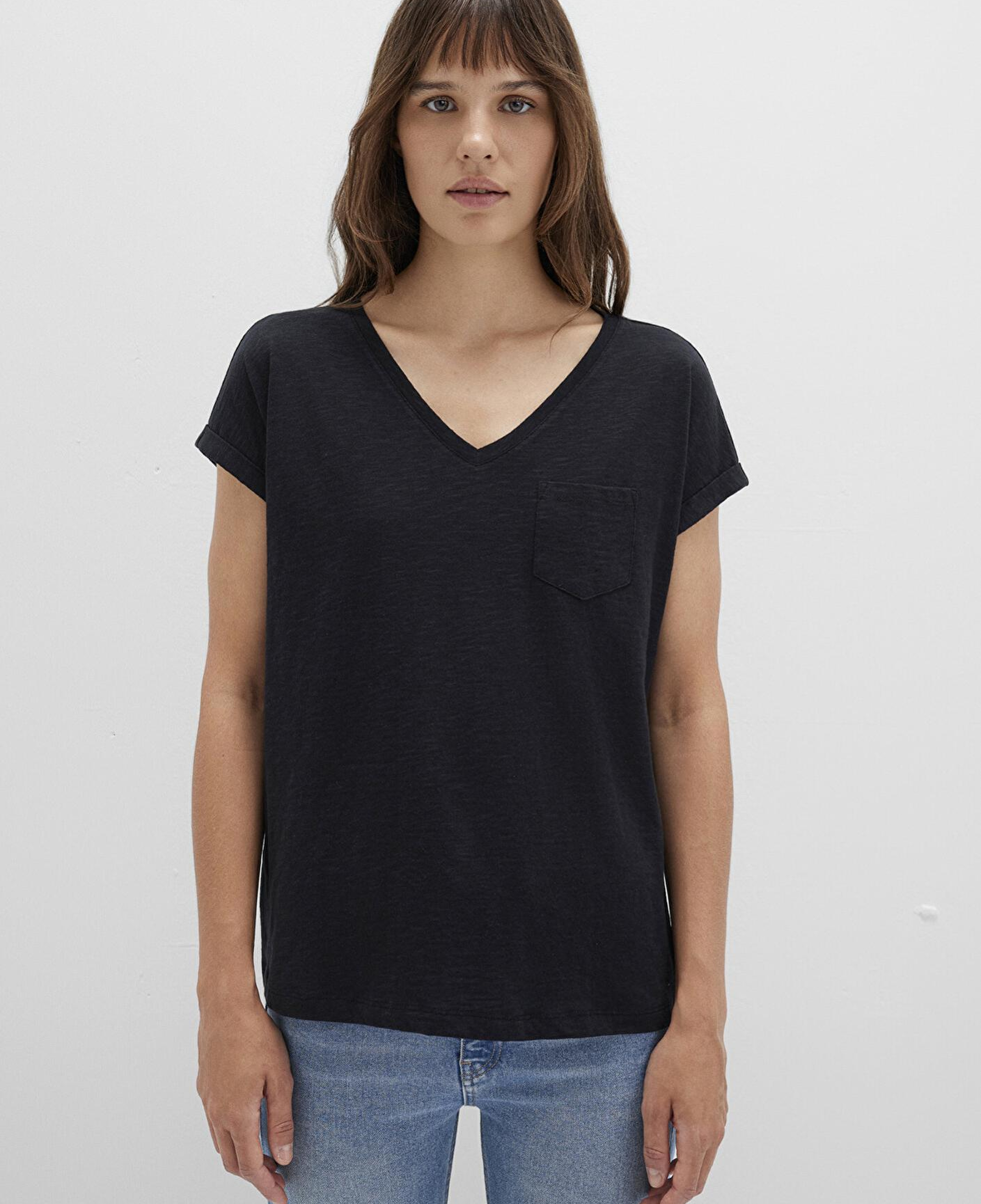 Mavi V Yaka Siyah Basic Tişört Loose Fit / Bol Rahat Kesim 1600961-900