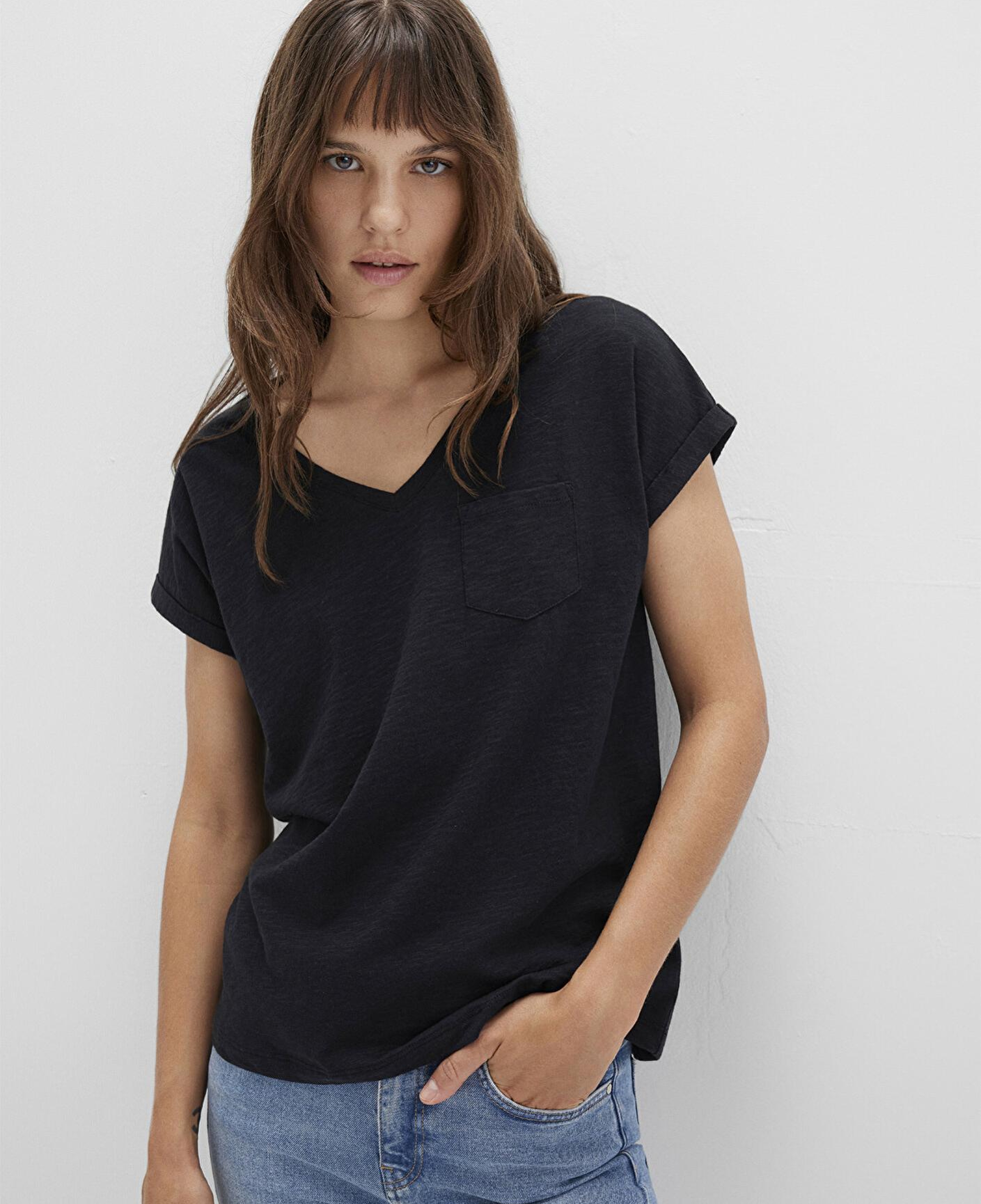 Mavi V Yaka Siyah Basic Tişört Loose Fit / Bol Rahat Kesim 1600961-900