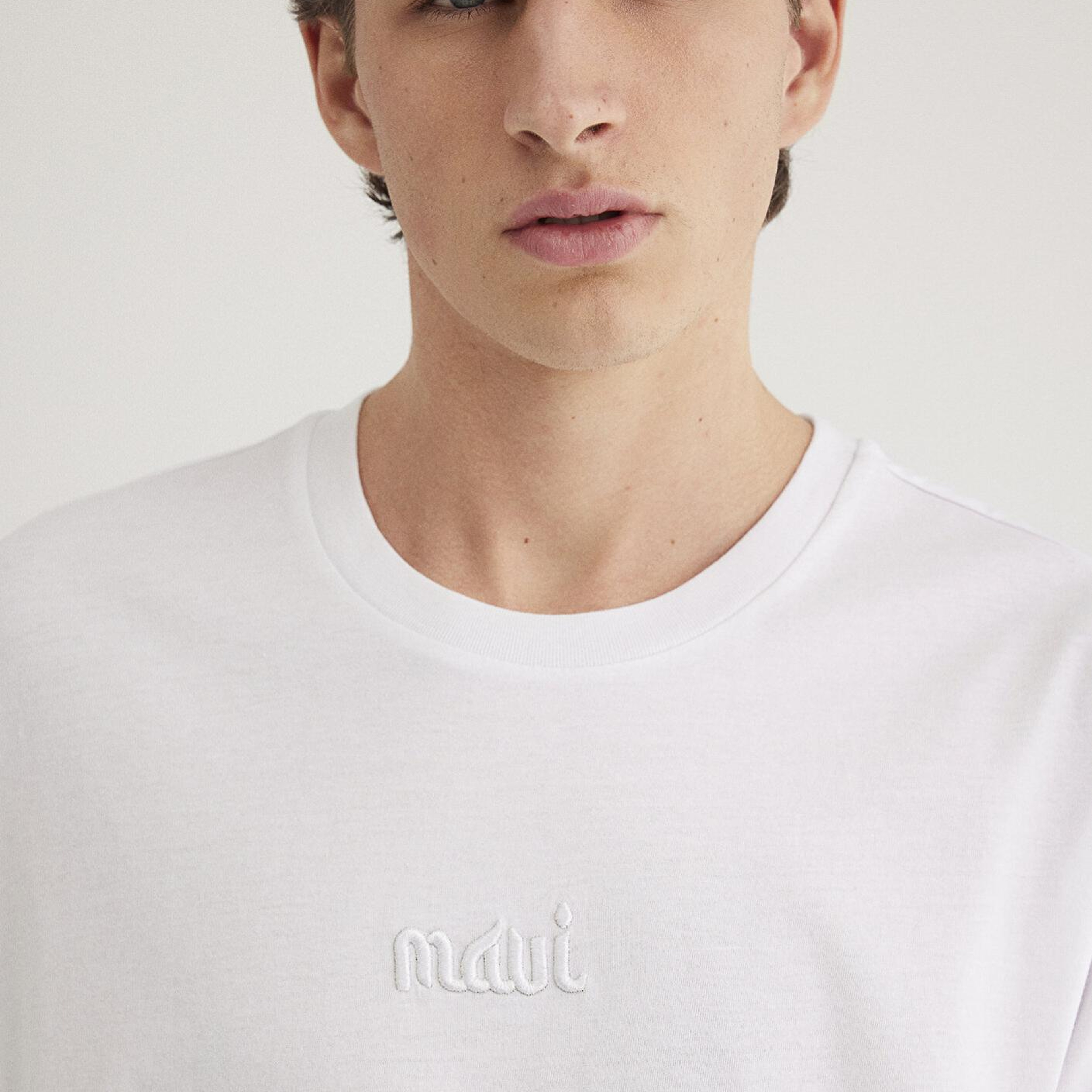 Mavi Mavi Nakışlı Beyaz Basic Tişört Loose Fit / Bol Rahat Kesim 0610100-620