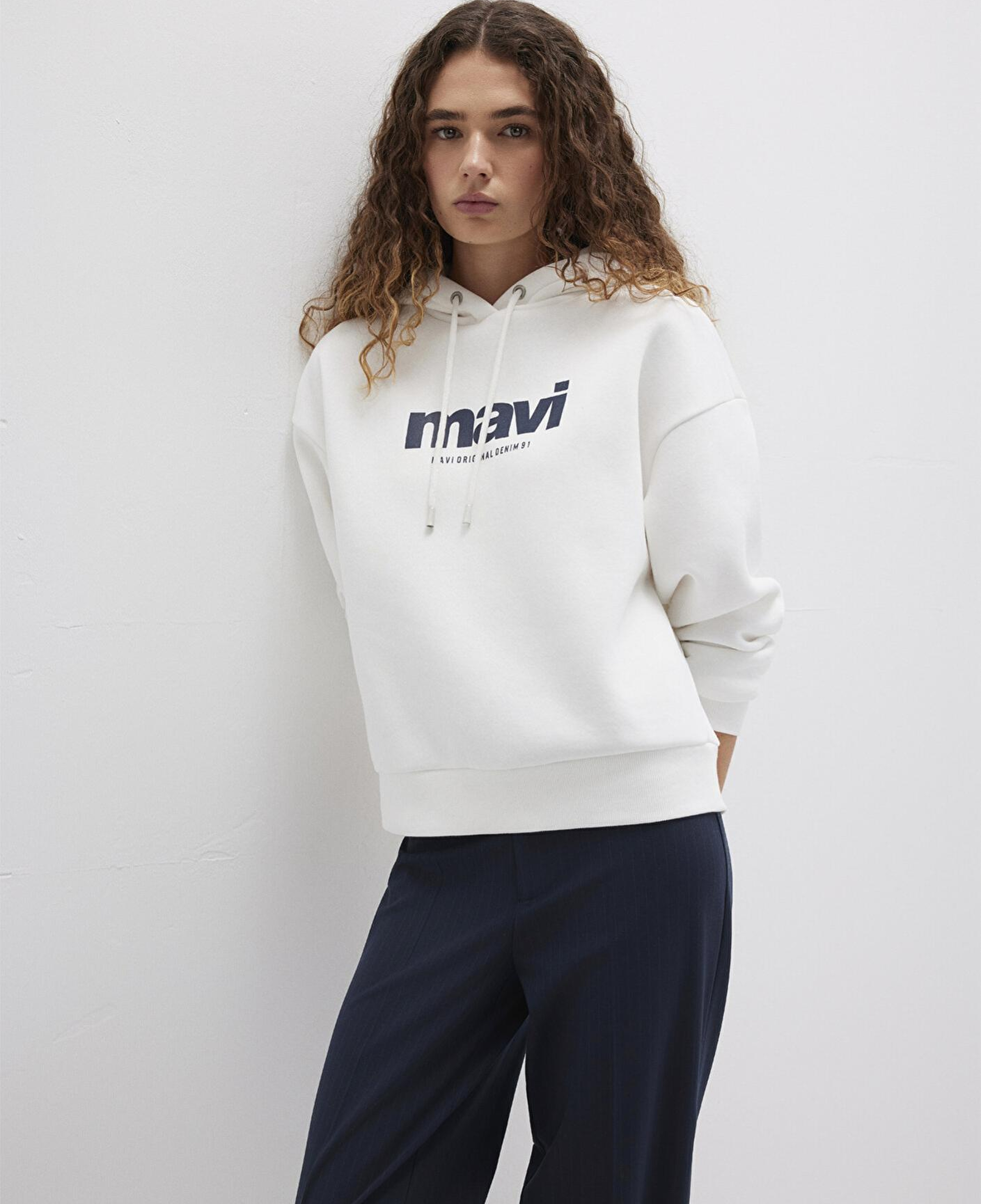 Mavi Mavi Logo Baskılı Kapüşonlu Ekru Sweatshirt 168334-81964