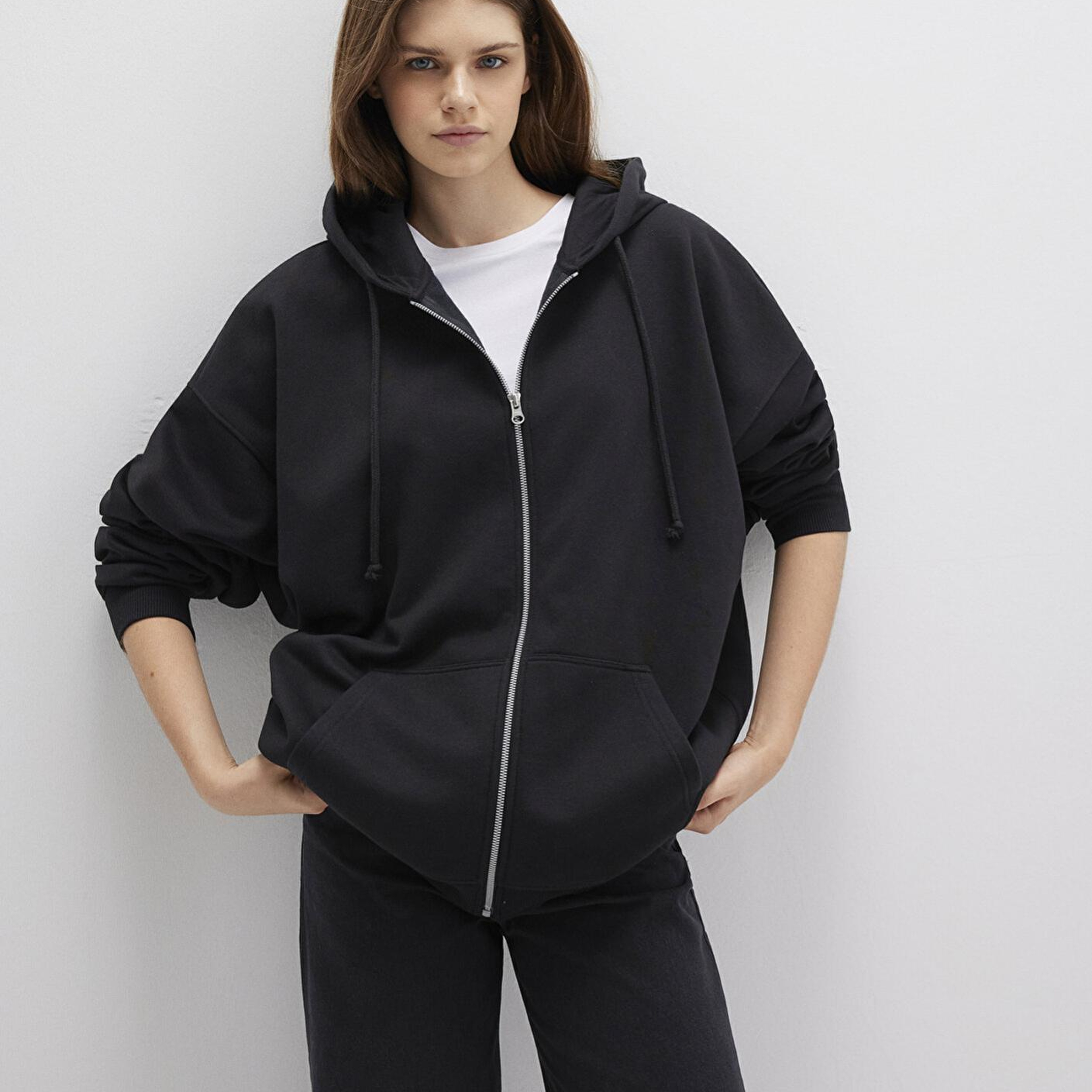 Mavi Kapüşonlu Fermuarlı Siyah Sweatshirt 1610221-900