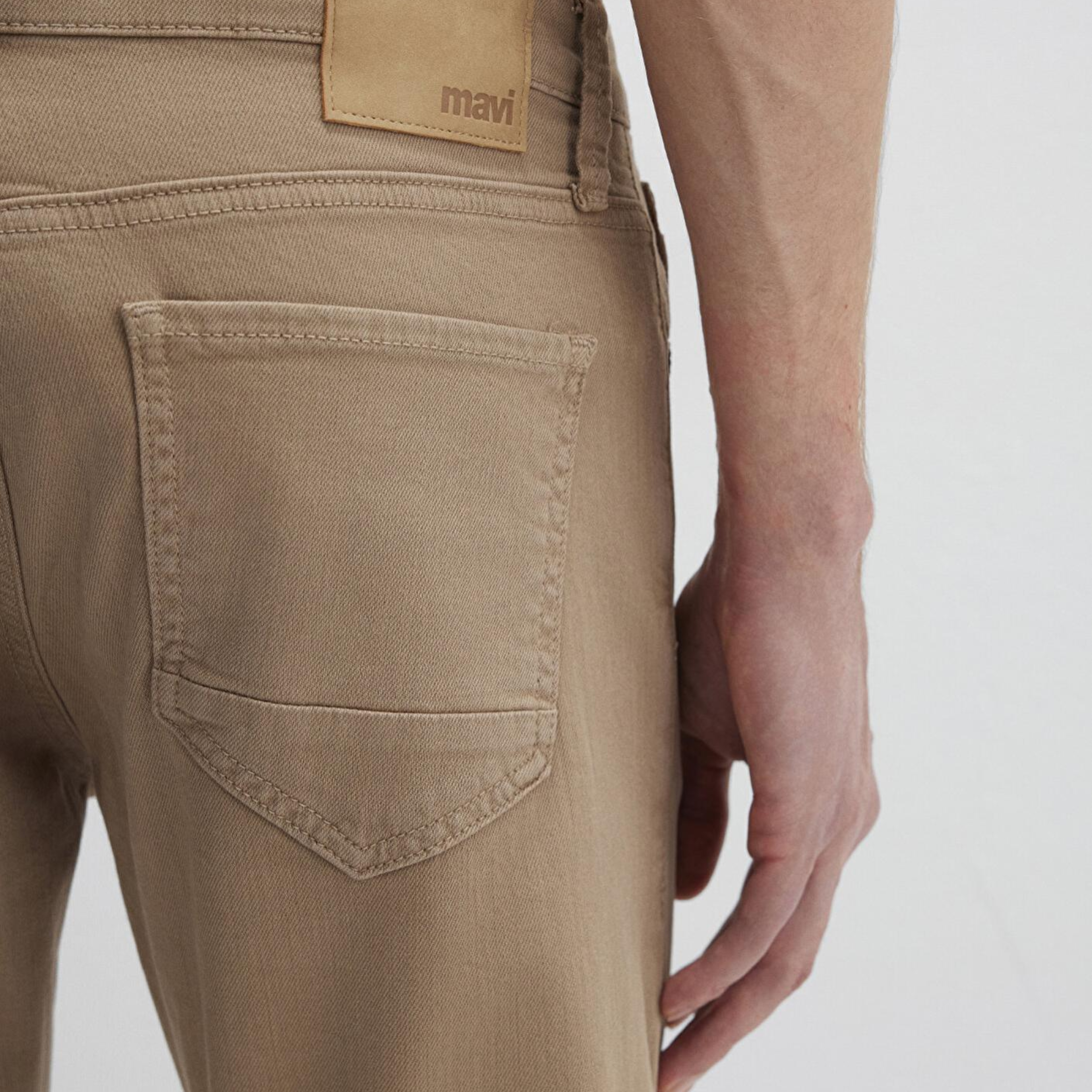 Mavi Martin Koyu Bej Comfort Gabardin Pantolon 0037832492