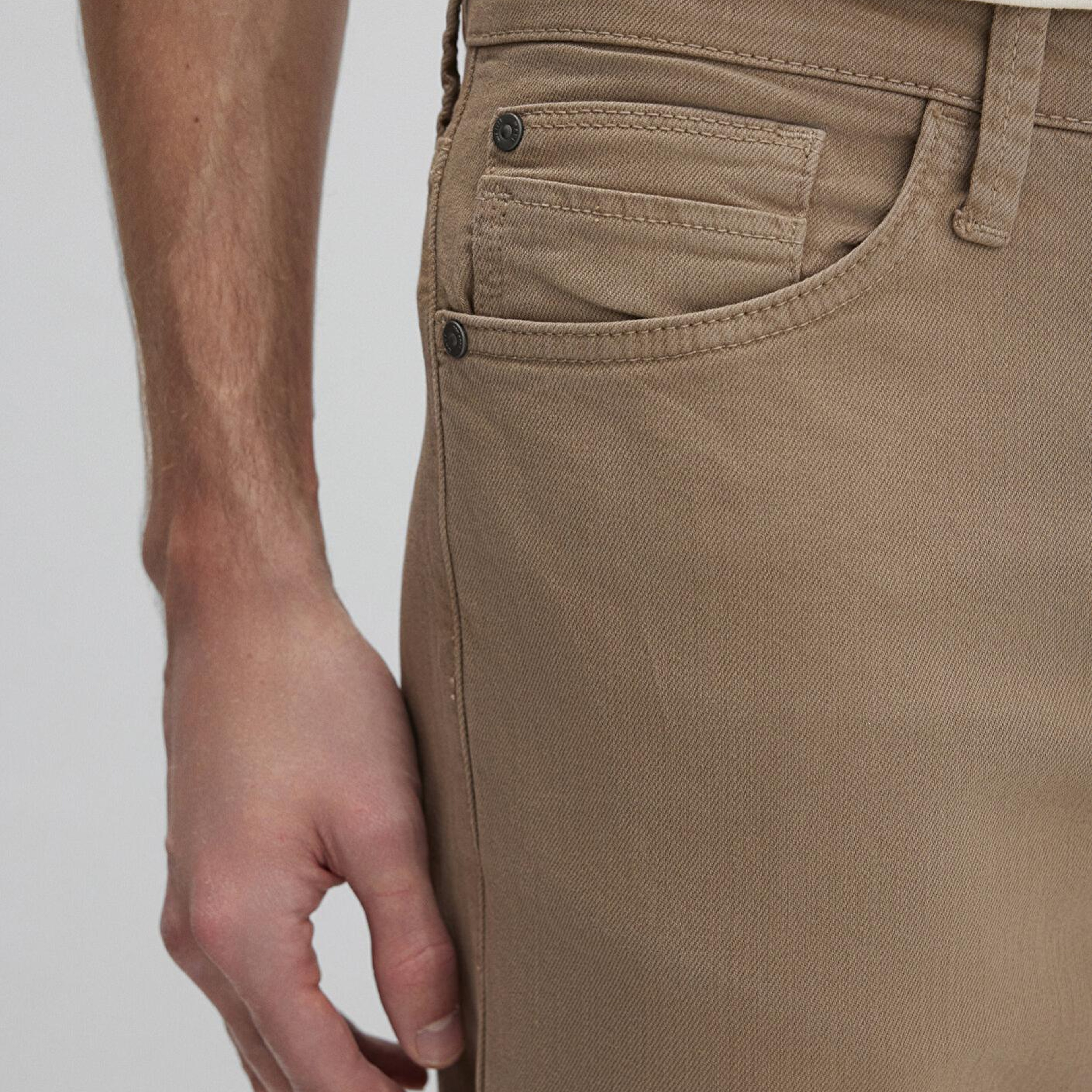 Mavi Martin Koyu Bej Comfort Gabardin Pantolon 0037832492