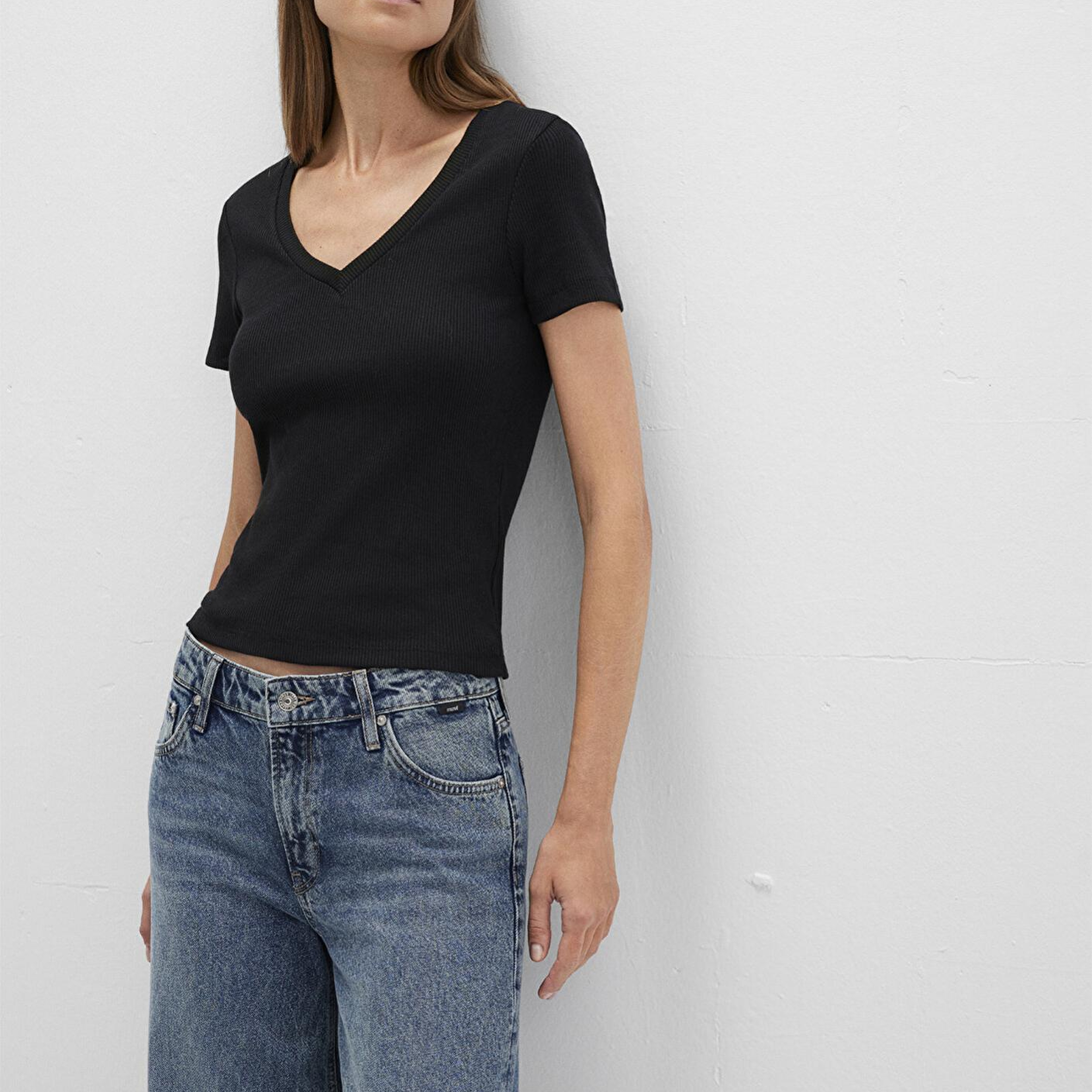 Mavi Siyah Basic V Yaka Tişört Fitted / Vücuda Oturan Kesim 1601040-900