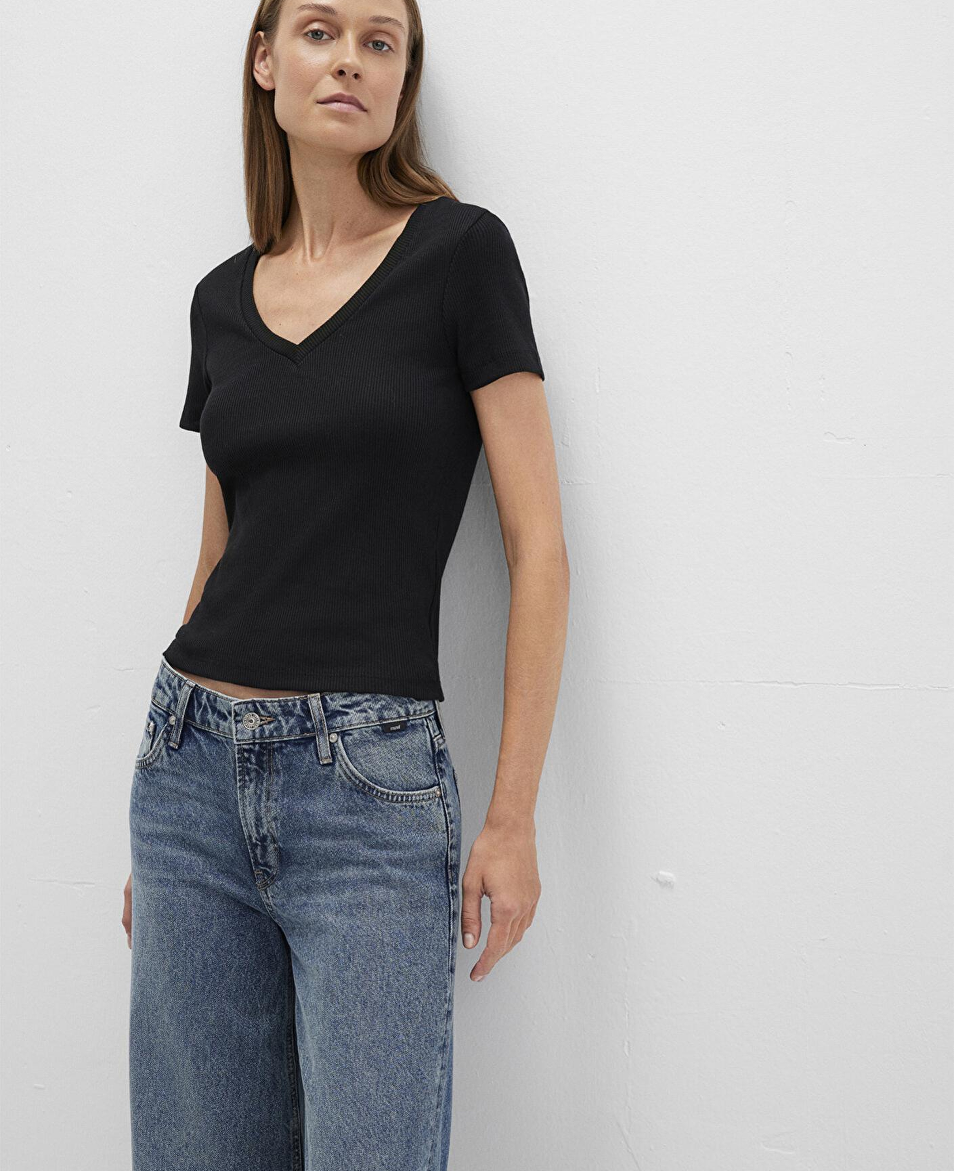 Mavi Siyah Basic V Yaka Tişört Fitted / Vücuda Oturan Kesim 1601040-900