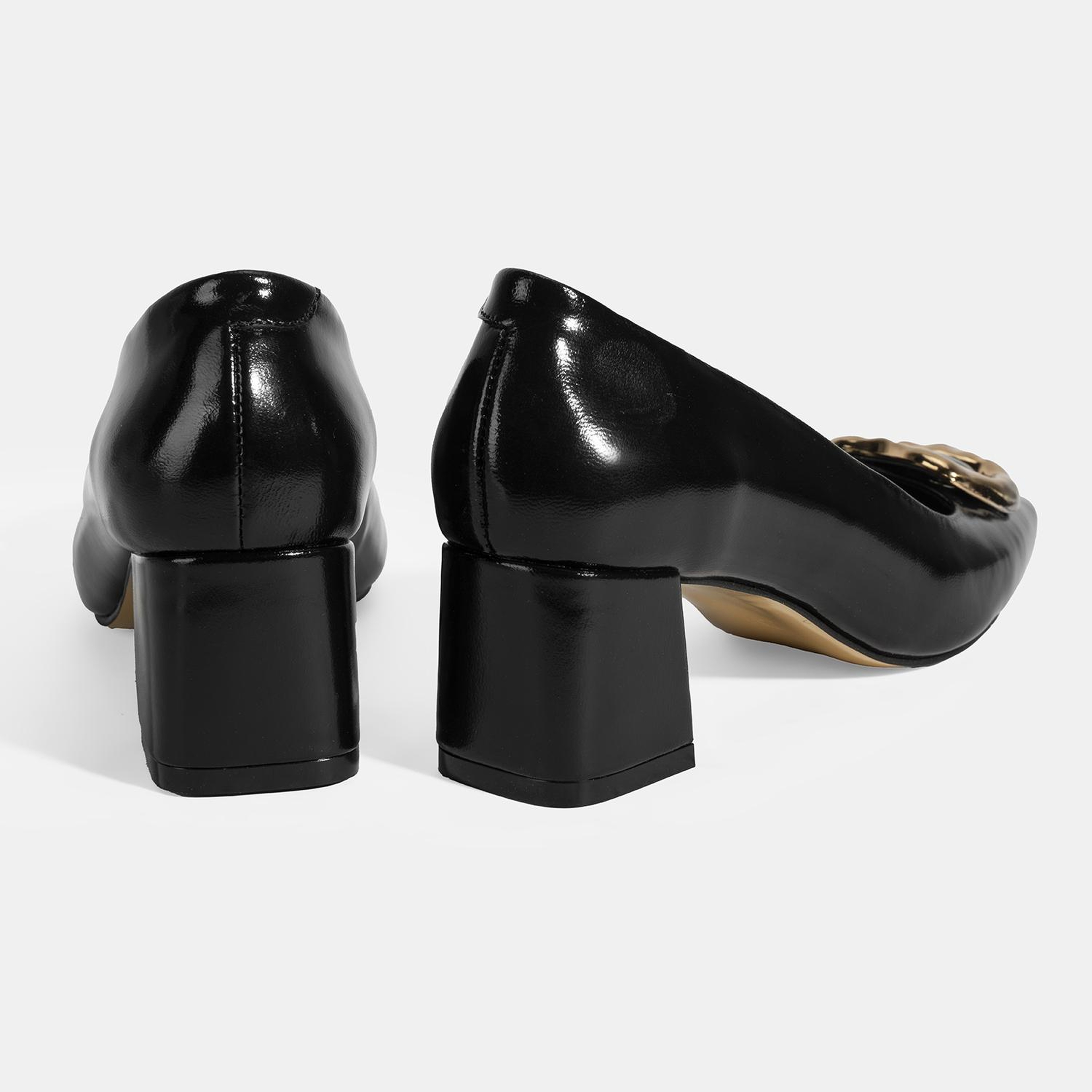 Kadın Siyah Metal Toka Aksesuarlı Rugan Topuklu Ayakkabı