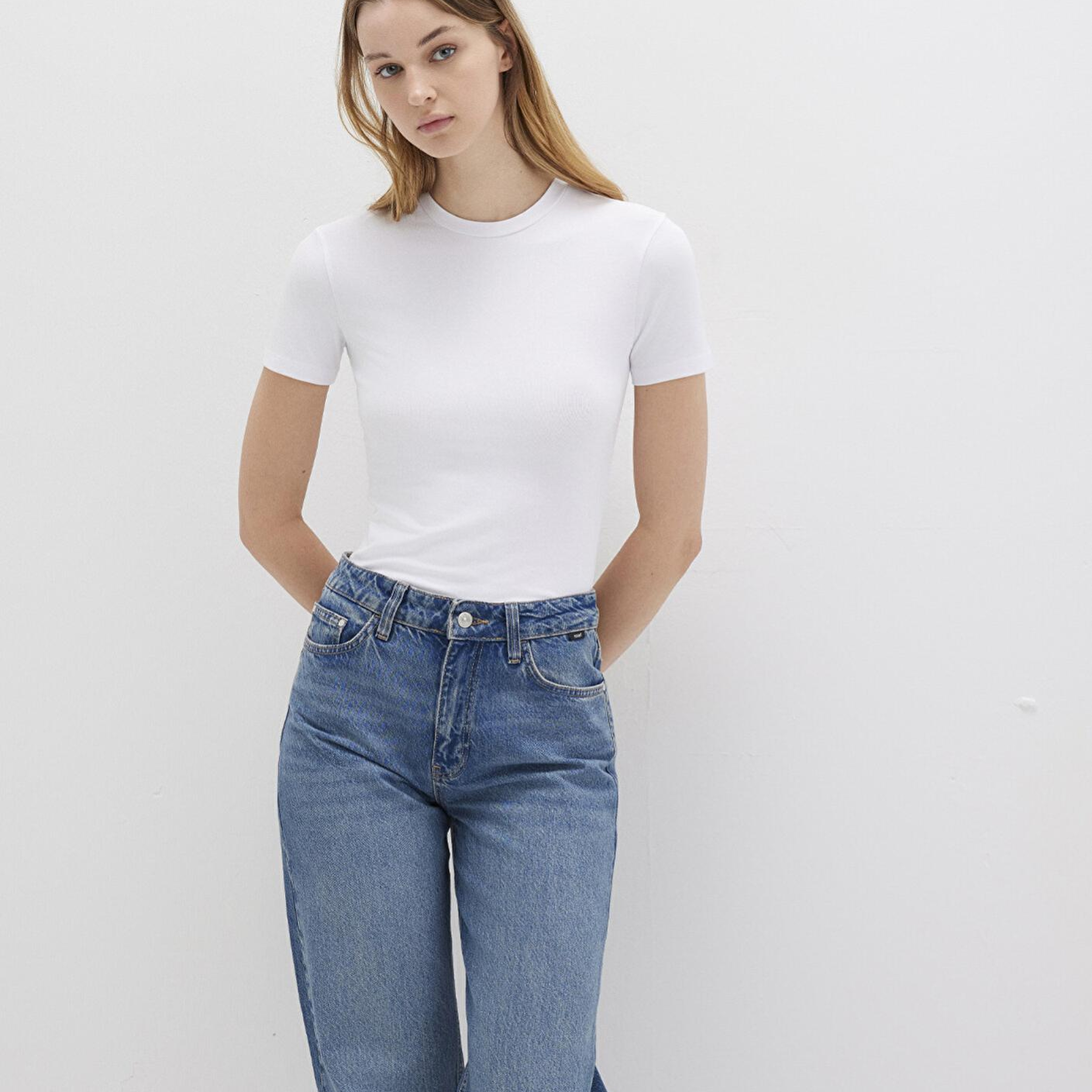 Mavi Lux Touch Beyaz Basic Modal Tişört Fitted / Vücuda Oturan Kesim 1600963-620