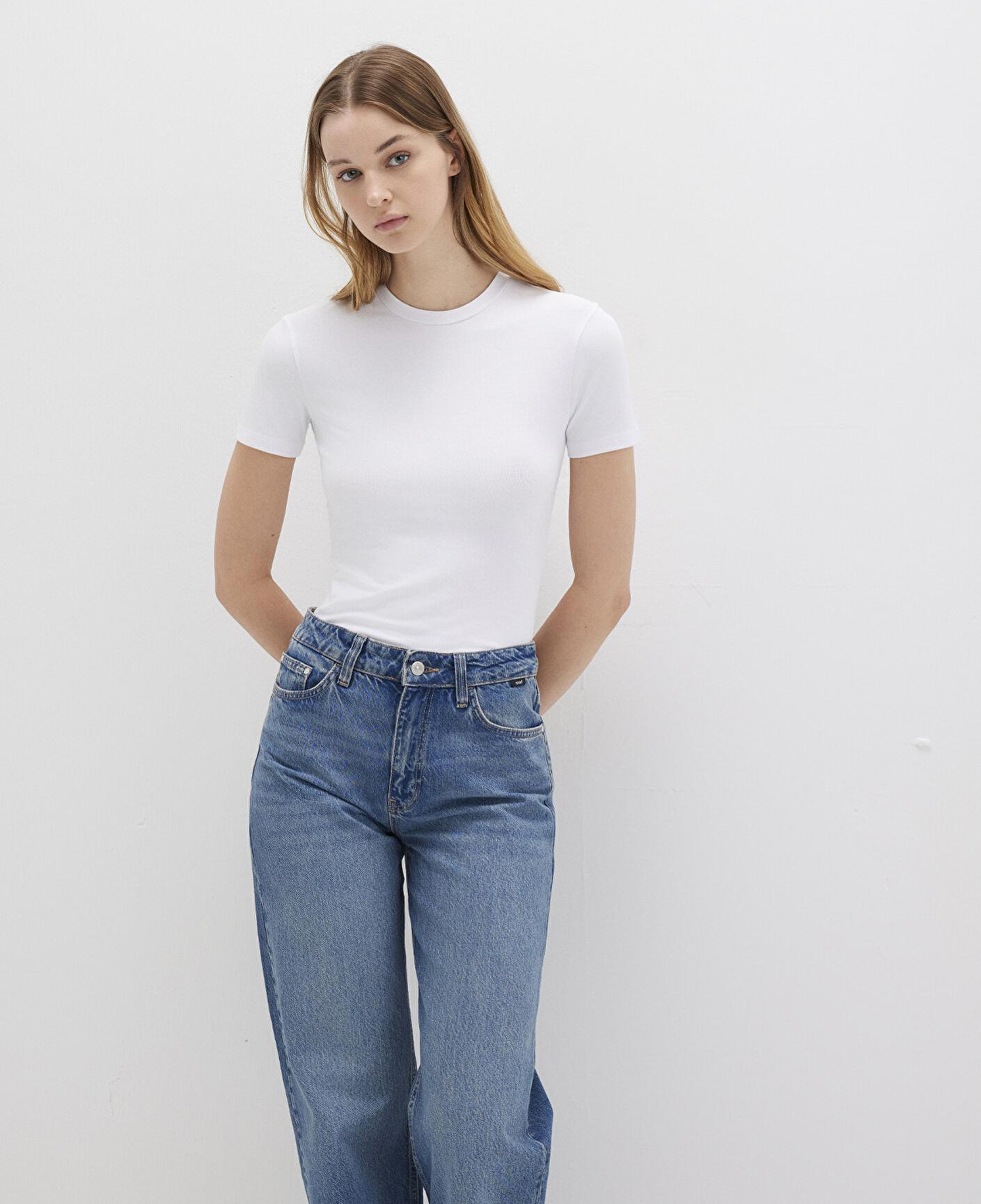 Mavi Lux Touch Beyaz Basic Modal Tişört Fitted / Vücuda Oturan Kesim 1600963-620