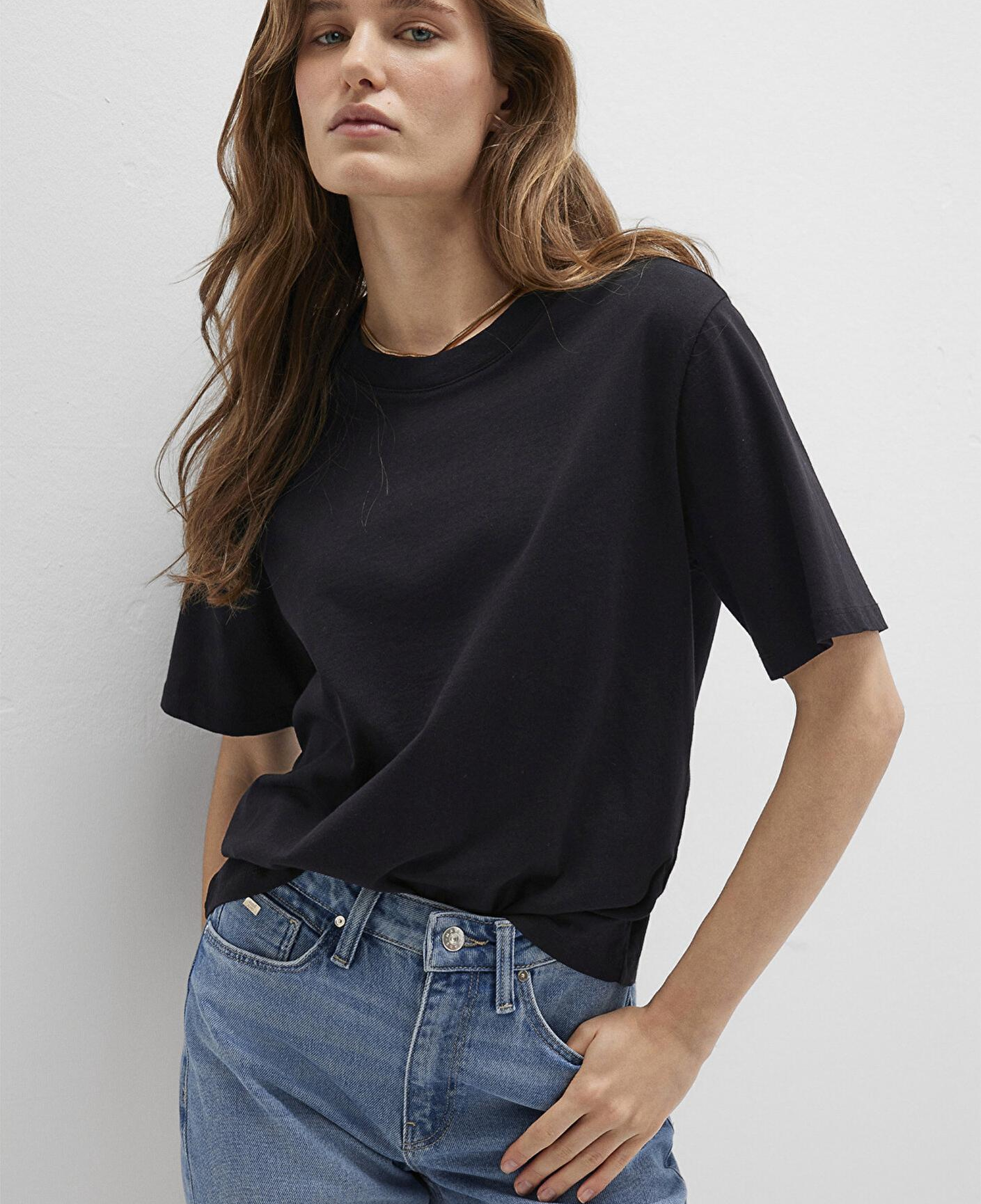 Mavi Bisiklet Yaka Siyah Basic Tişört Regular Fit / Normal Kesim 1600955-900