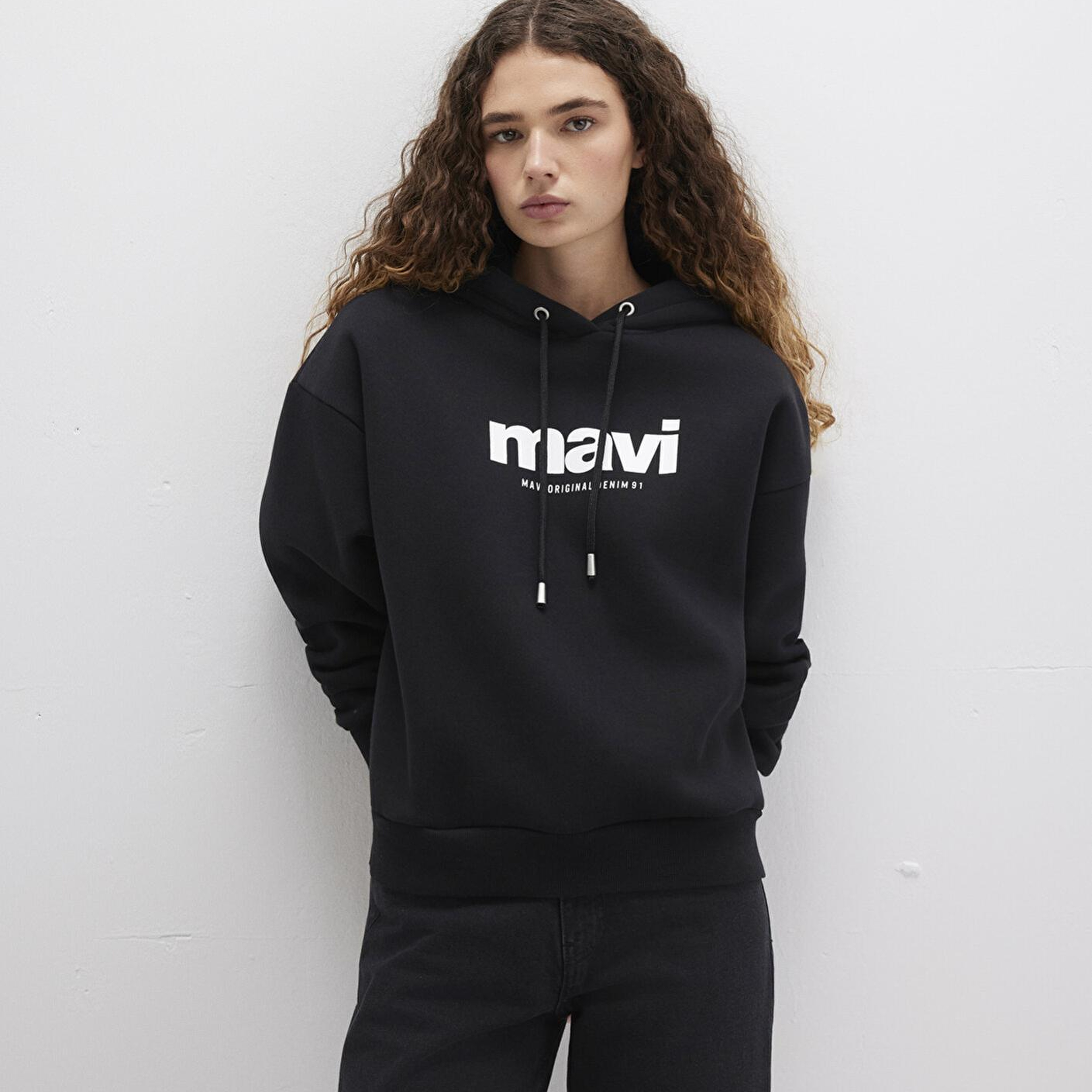 Mavi Mavi Logo Baskılı Kapüşonlu Siyah Sweatshirt 168334-900