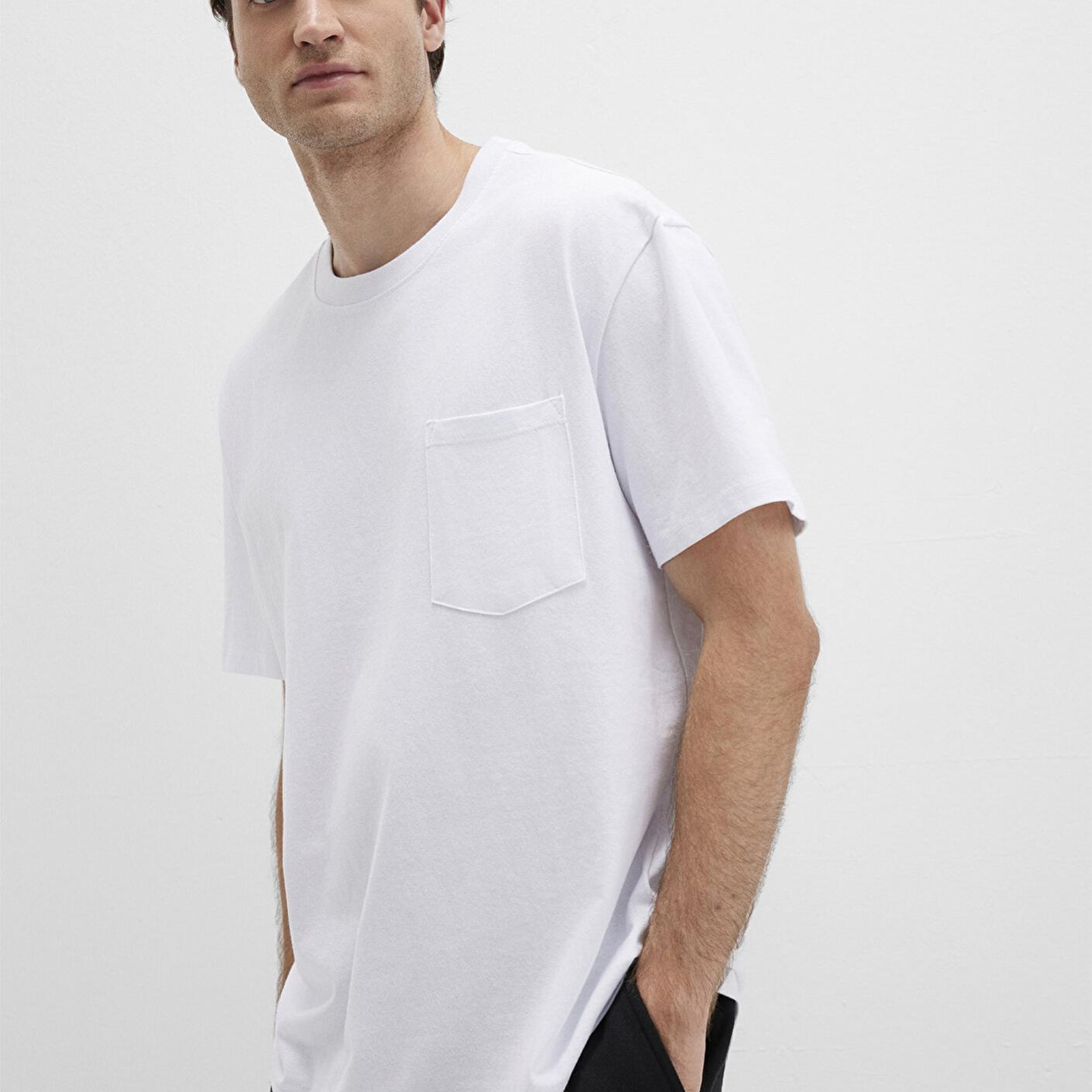 Mavi Cep Detaylı Beyaz Basic Tişört Loose Fit / Bol Rahat Kesim 066248-620