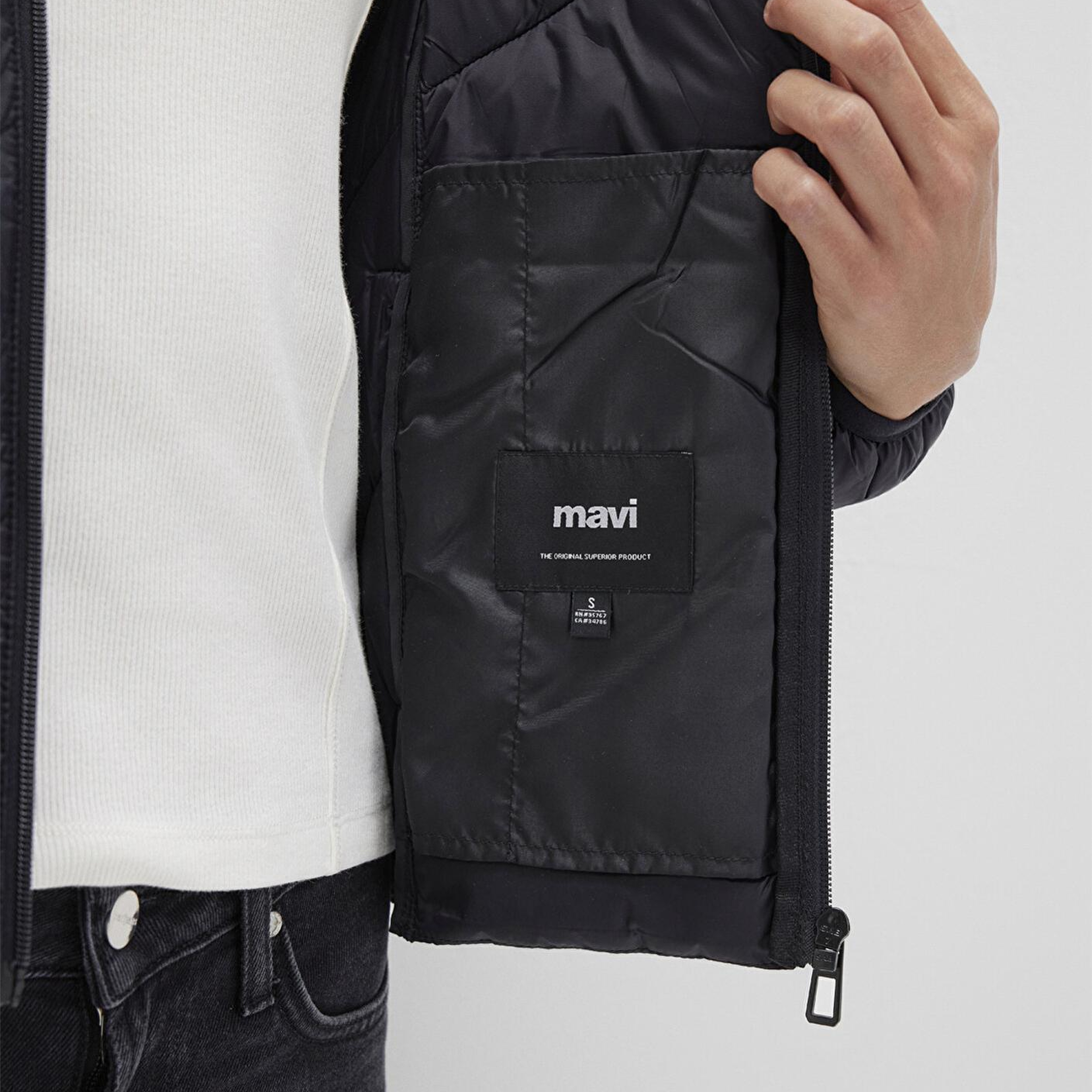 Mavi Su İtici Dik Yaka Siyah Şişme Mont 110698-900