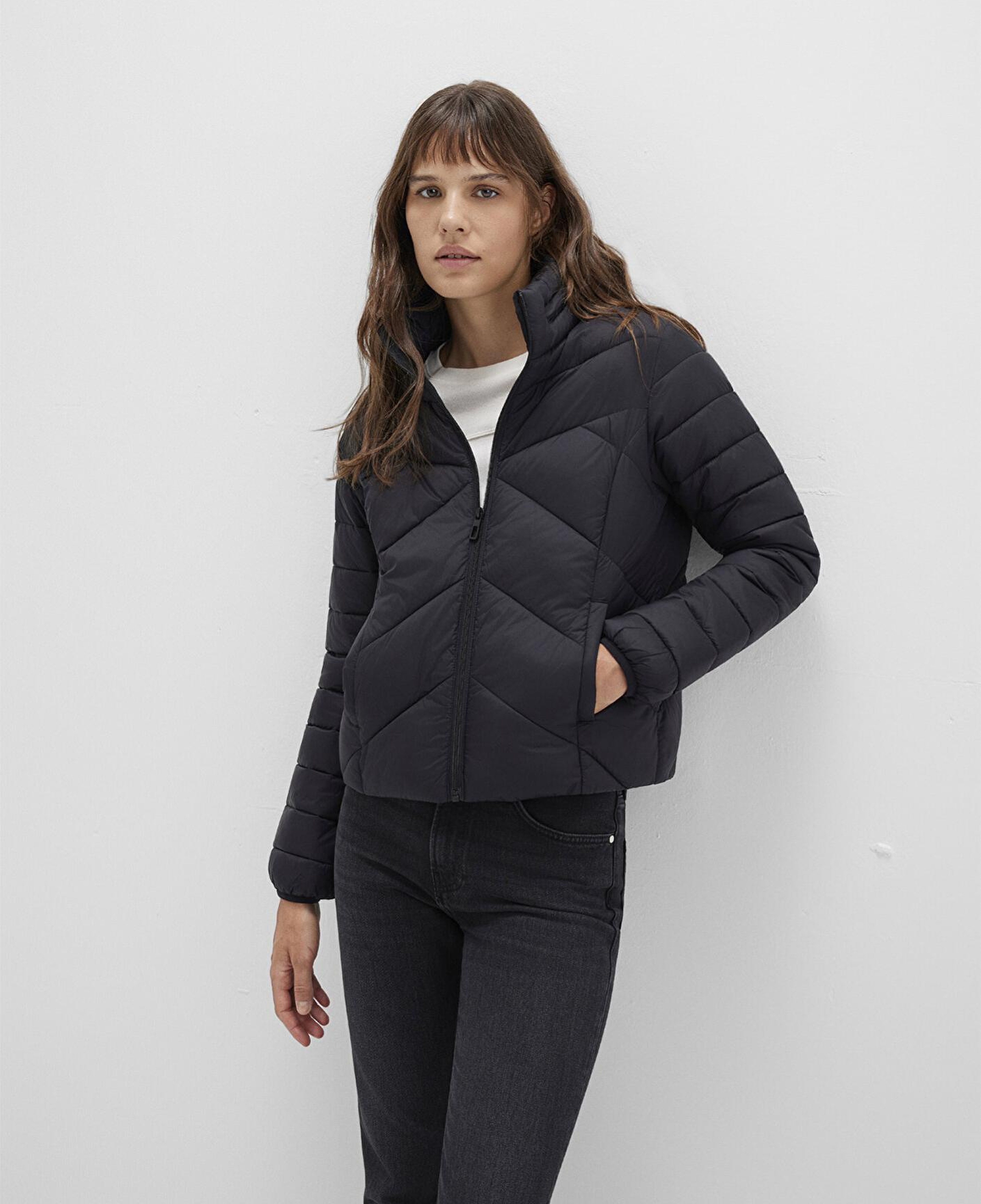 Mavi Su İtici Dik Yaka Siyah Şişme Mont 110698-900