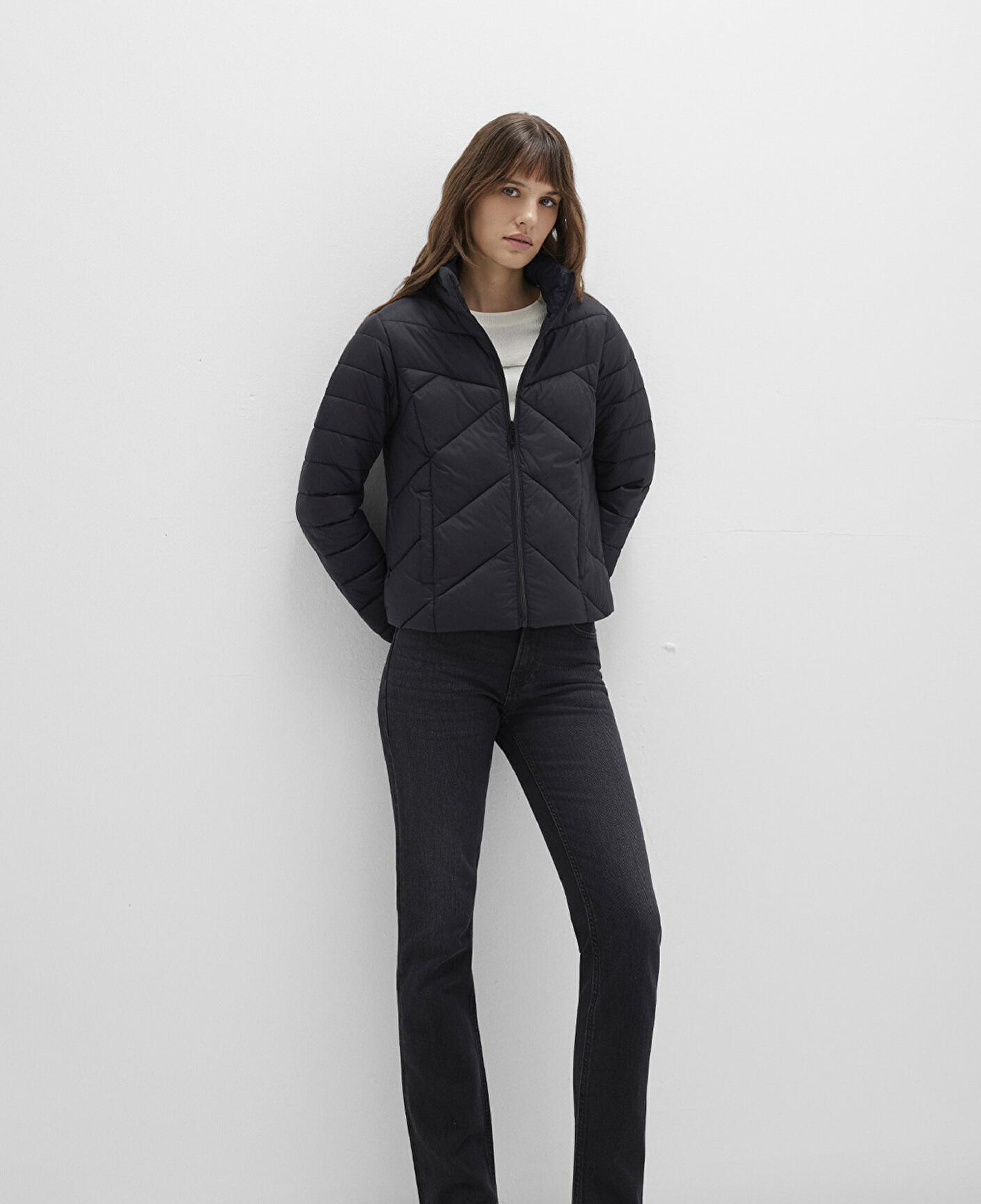 Mavi Su İtici Dik Yaka Siyah Şişme Mont 110698-900