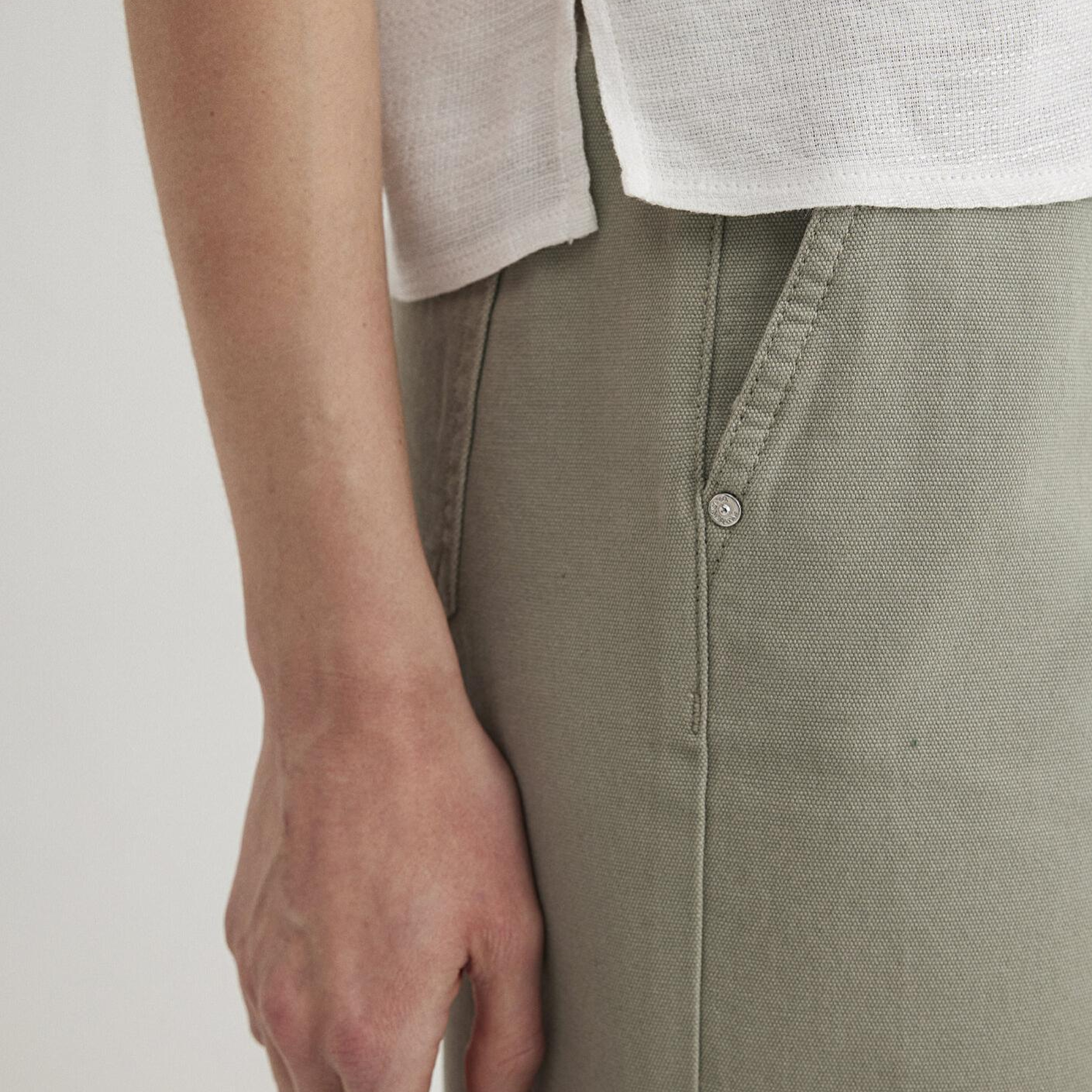 Mavi V Yaka Beyaz Bluz 122504-30701