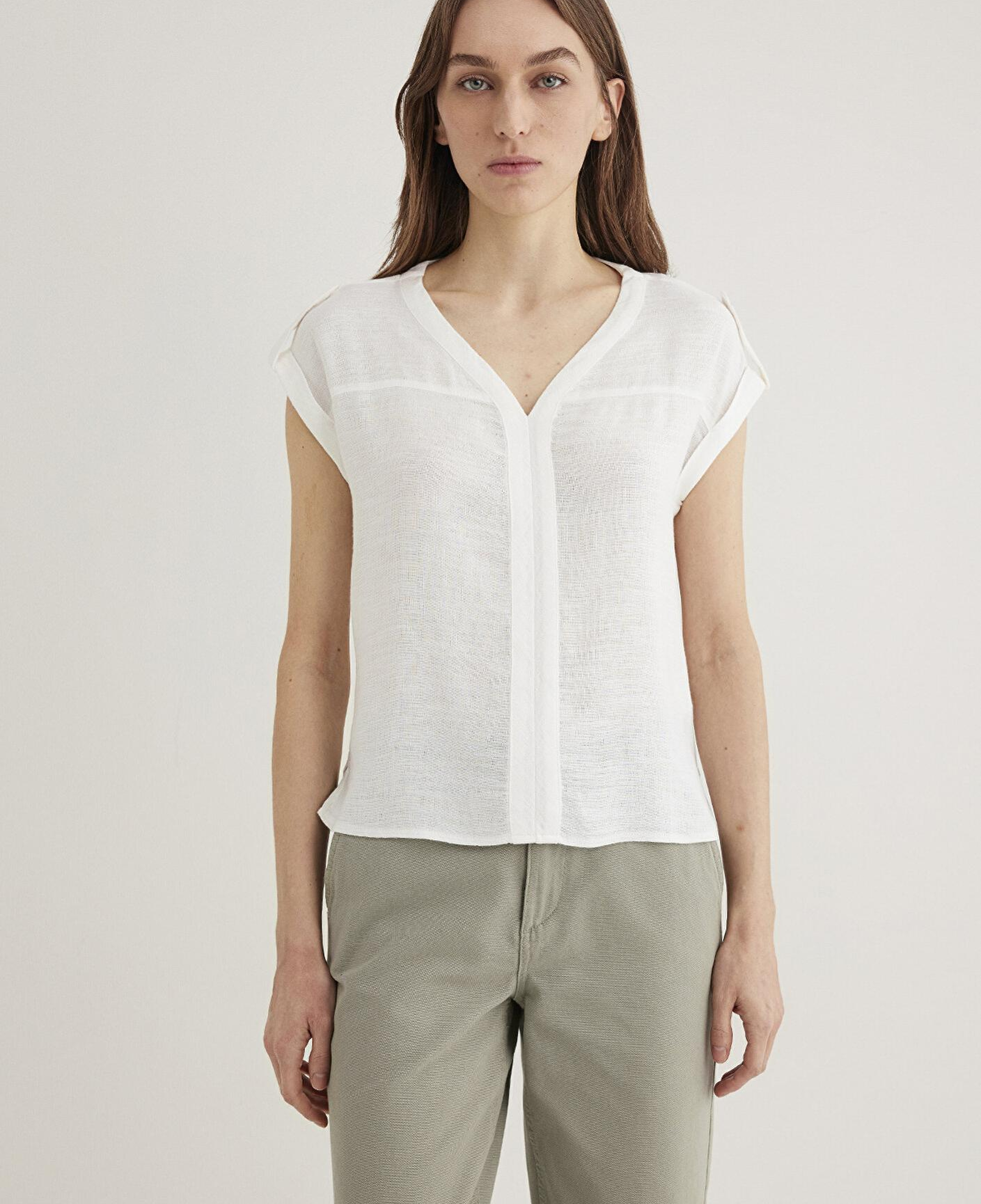 Mavi V Yaka Beyaz Bluz 122504-30701