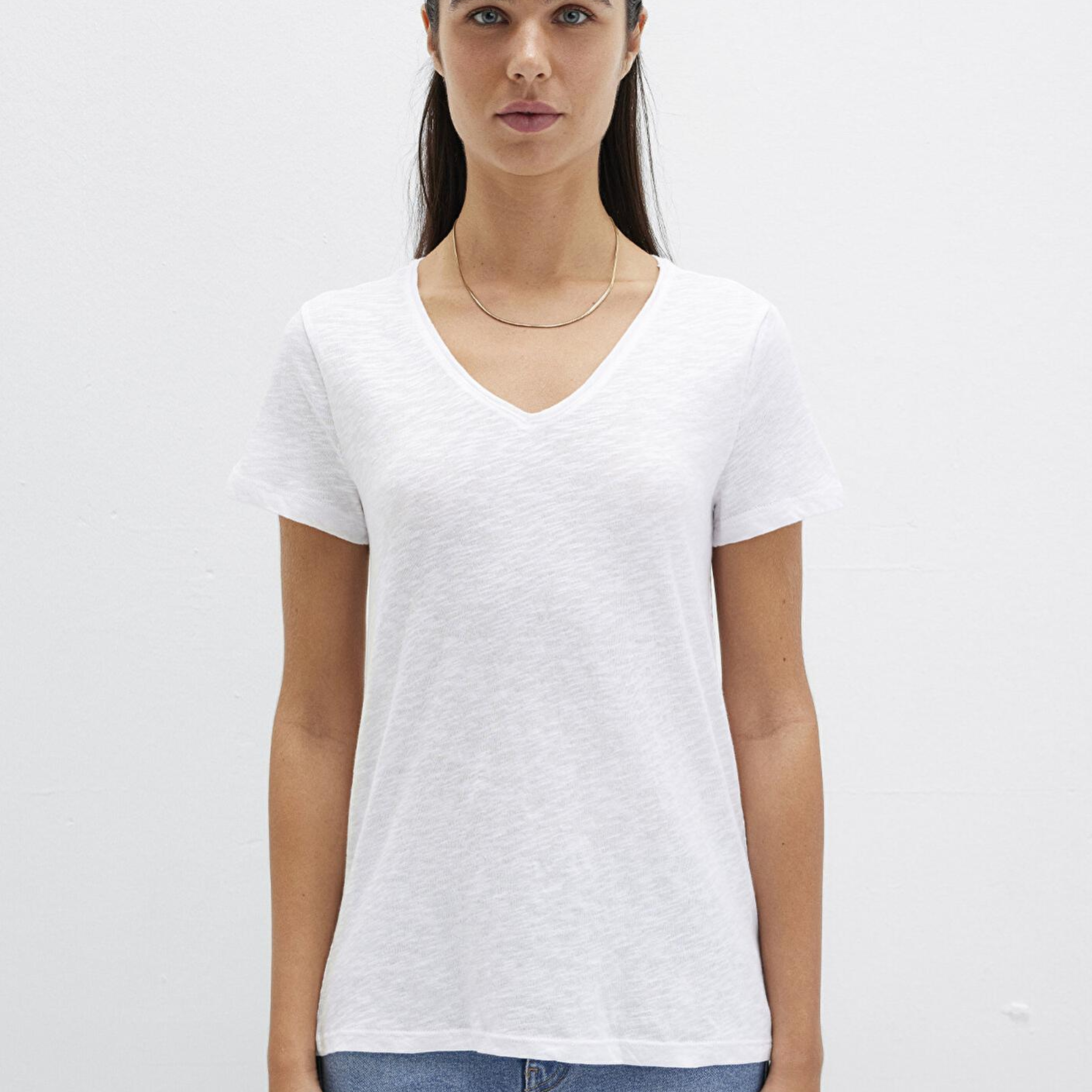 Mavi V Yaka Flamlı Beyaz Basic Tişört Slim Fit / Dar Kesim 168260-620