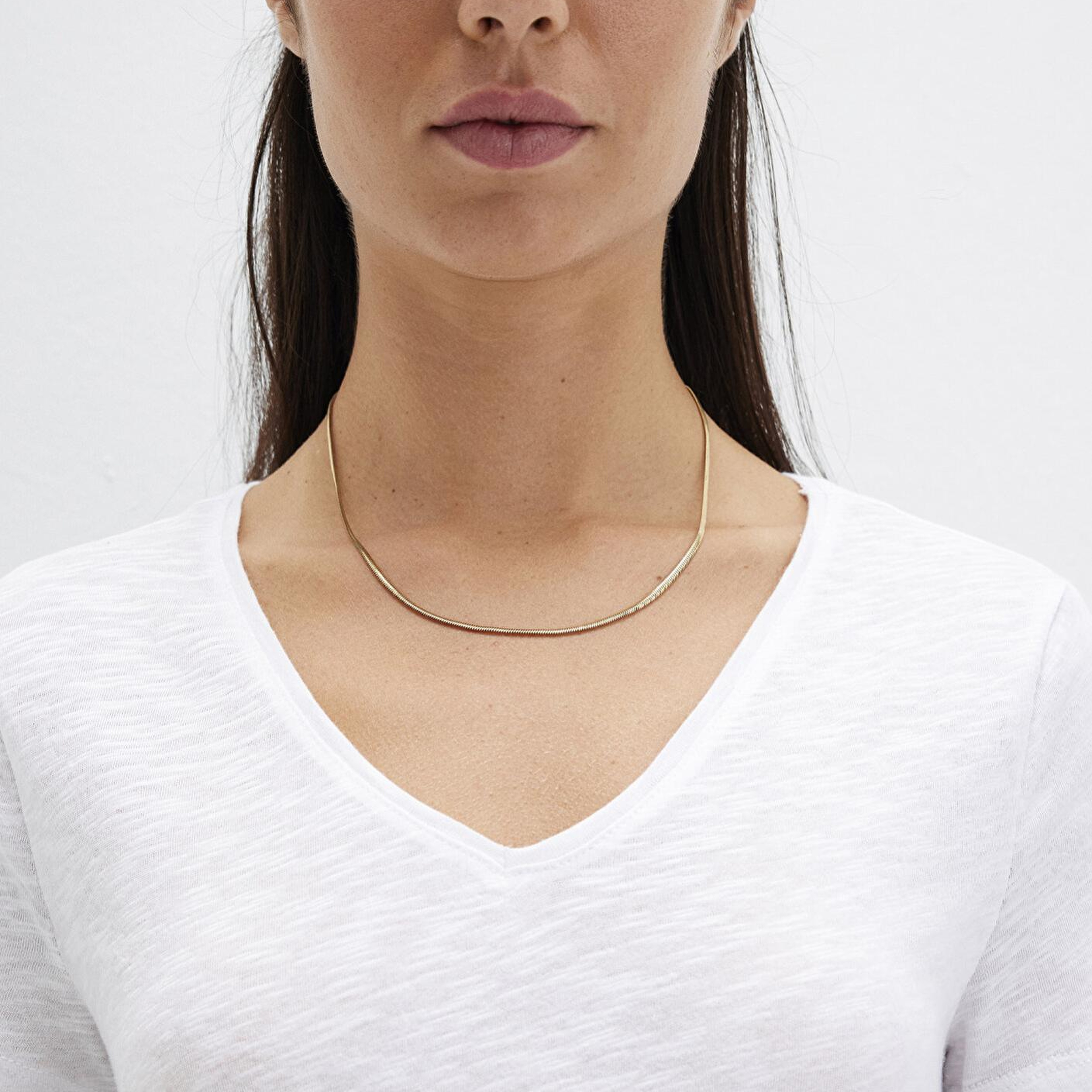 Mavi V Yaka Flamlı Beyaz Basic Tişört Slim Fit / Dar Kesim 168260-620