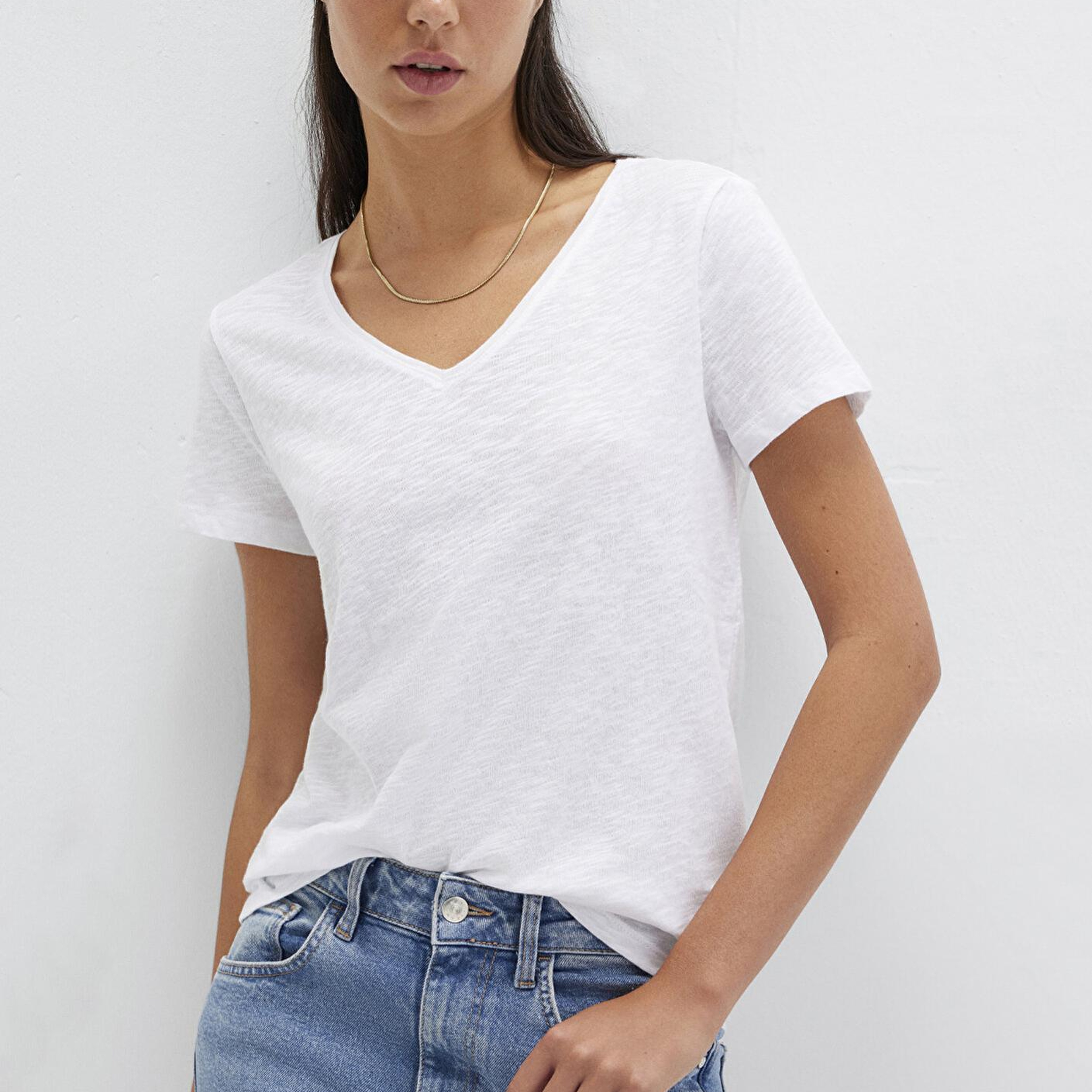 Mavi V Yaka Flamlı Beyaz Basic Tişört Slim Fit / Dar Kesim 168260-620