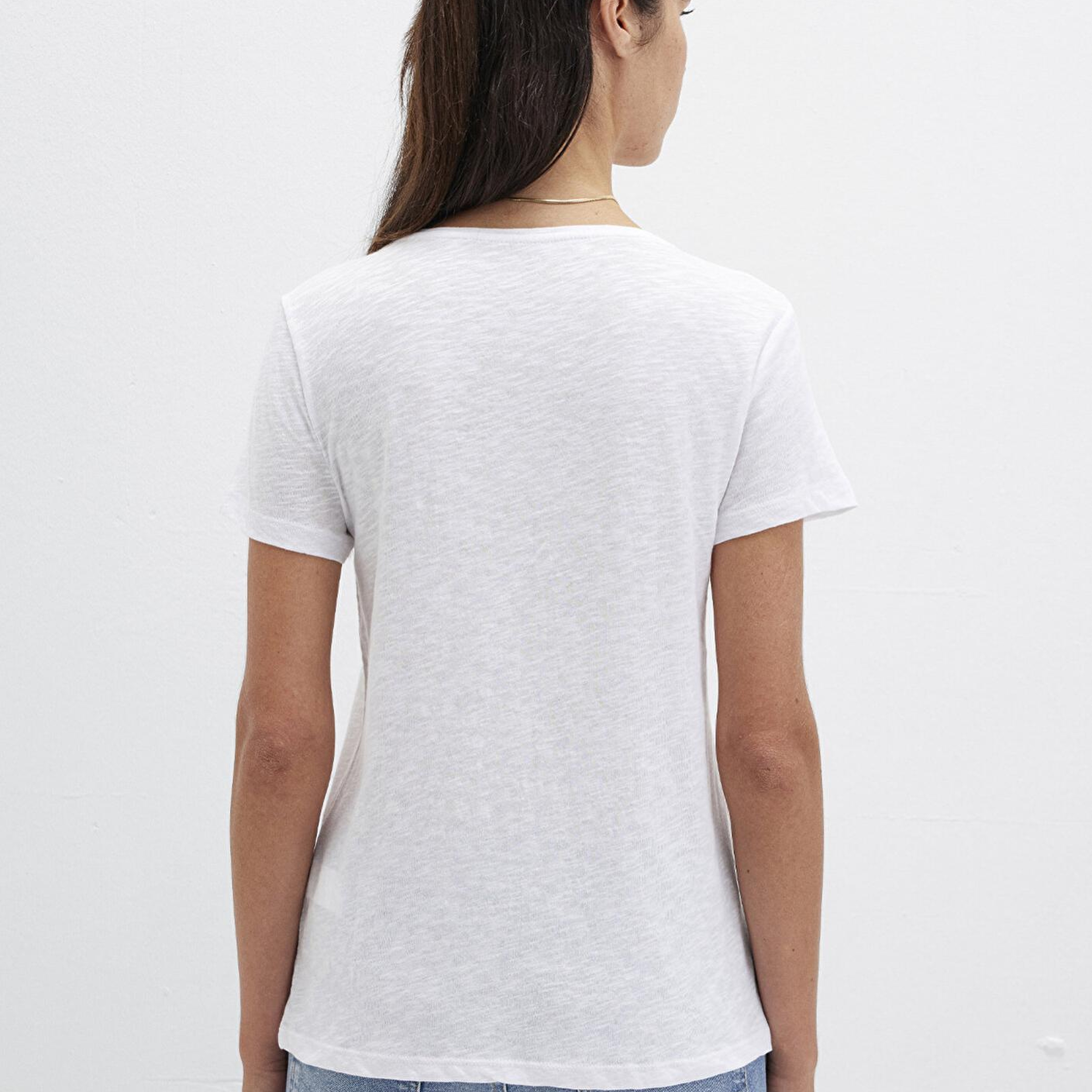 Mavi V Yaka Flamlı Beyaz Basic Tişört Slim Fit / Dar Kesim 168260-620