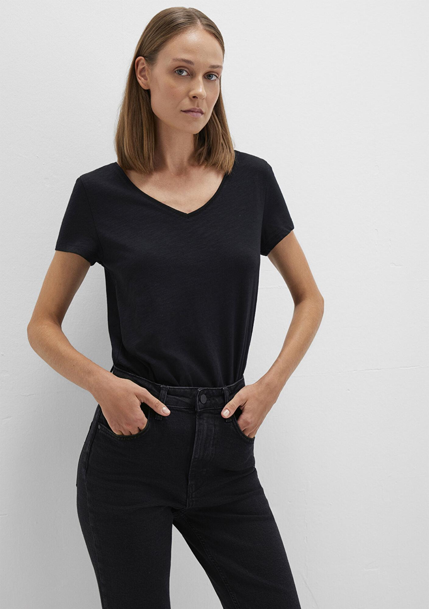 Mavi V Yaka Flamlı Siyah Basic Tişört Slim Fit / Dar Kesim 168260-900