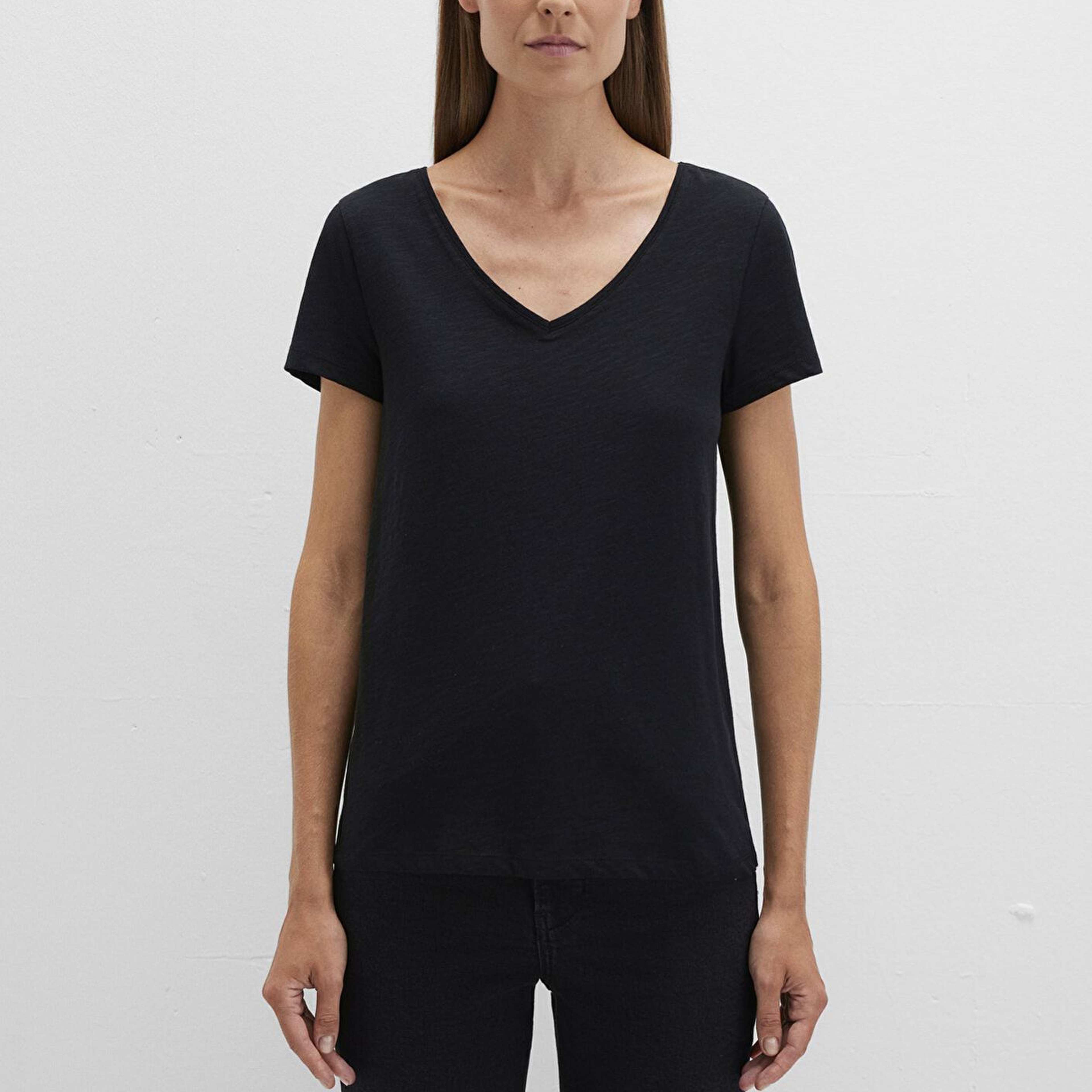 Mavi V Yaka Flamlı Siyah Basic Tişört Slim Fit / Dar Kesim 168260-900