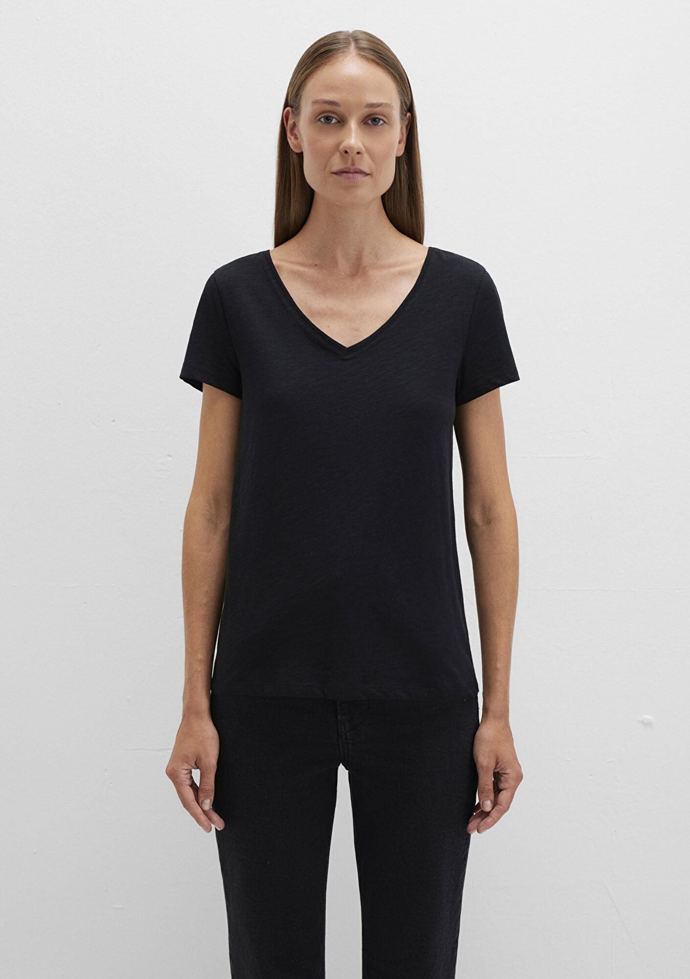 Mavi V Yaka Flamlı Siyah Basic Tişört Slim Fit / Dar Kesim 168260-900