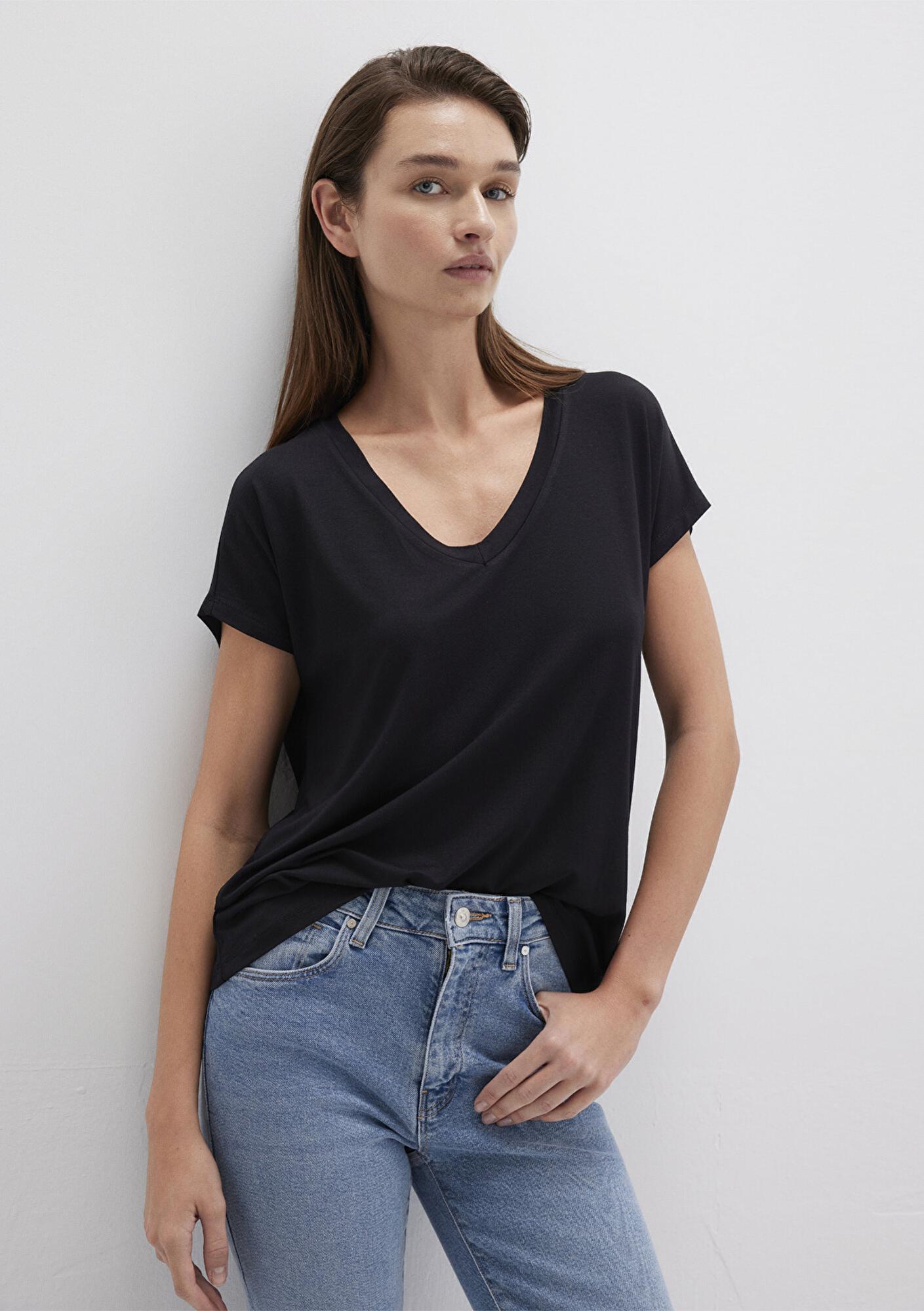 Mavi V Yaka Siyah Basic Viskoz Tişört Regular Fit / Normal Kesim 167714-900