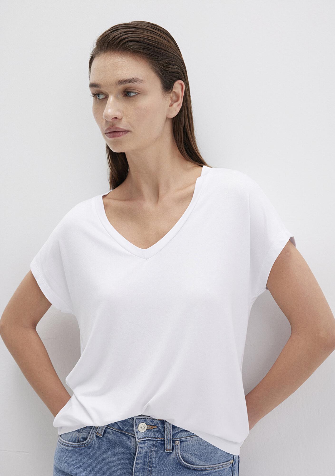 Mavi V Yaka Beyaz Basic Viskoz Tişört Regular Fit / Normal Kesim 167714-620