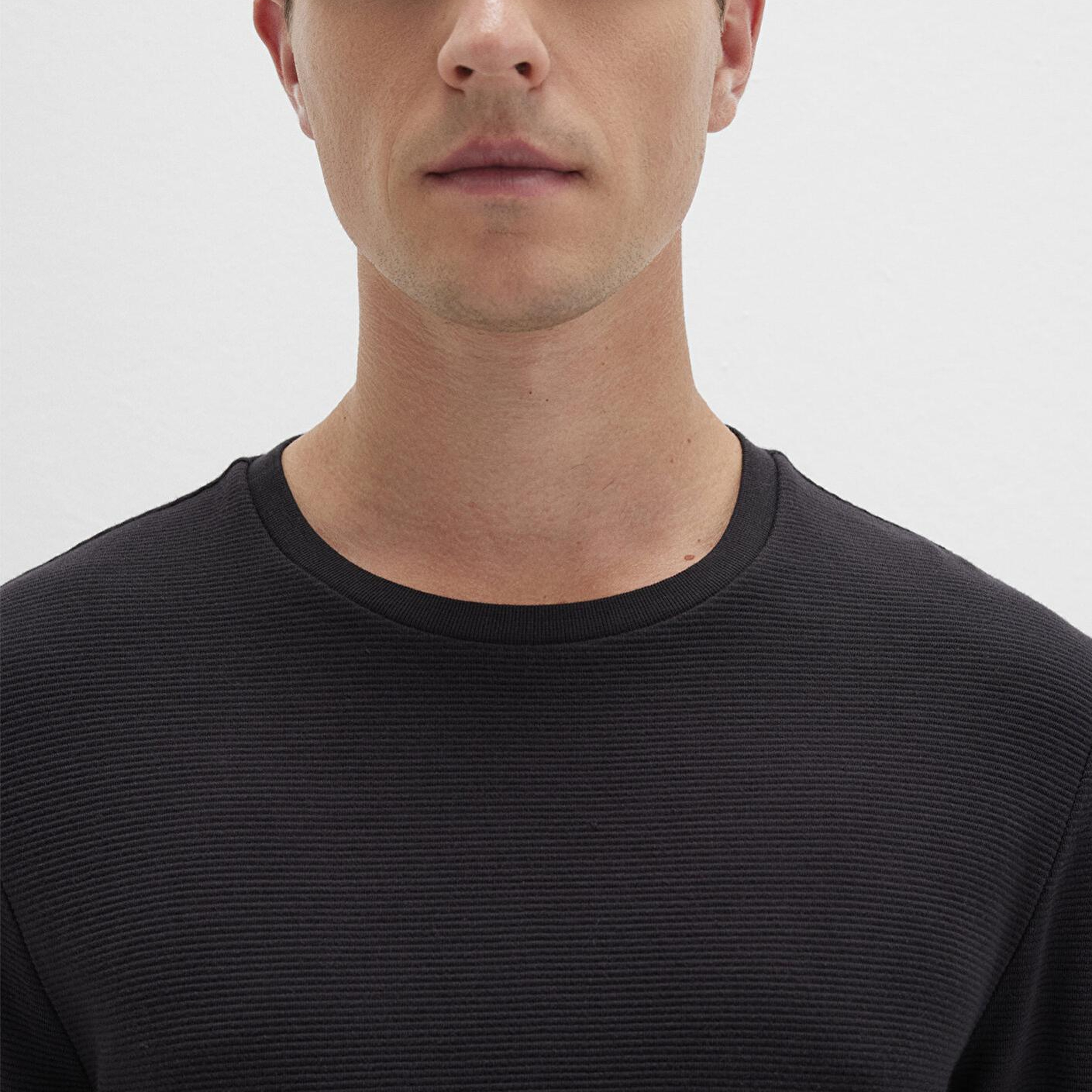 Mavi Uzun Kollu Dokulu Siyah Tişört Slim Fit / Dar Kesim 064622-21842