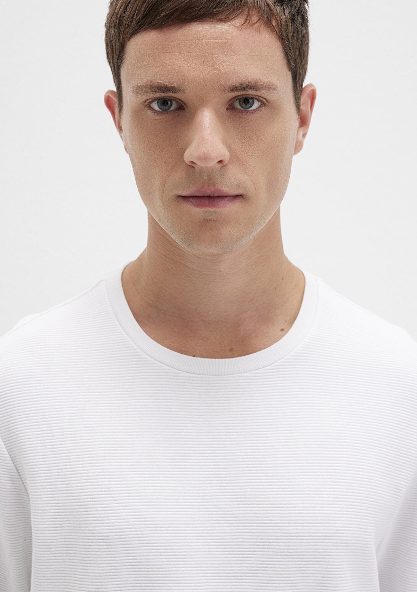 Mavi Uzun Kollu Dokulu Beyaz Tişört Slim Fit / Dar Kesim 064622-20454