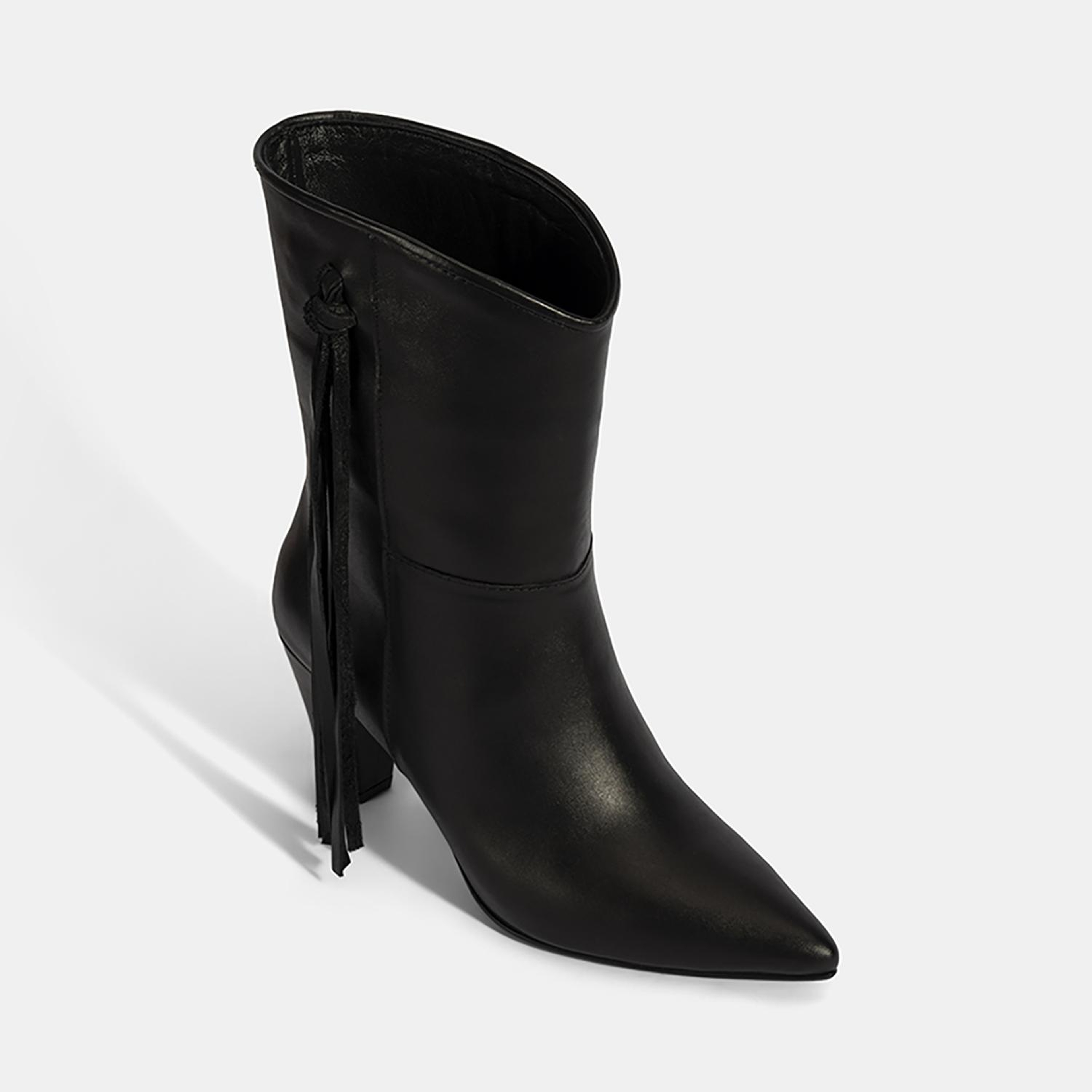 Kadın Siyah Püskül Detaylı Topuklu Deri Bot