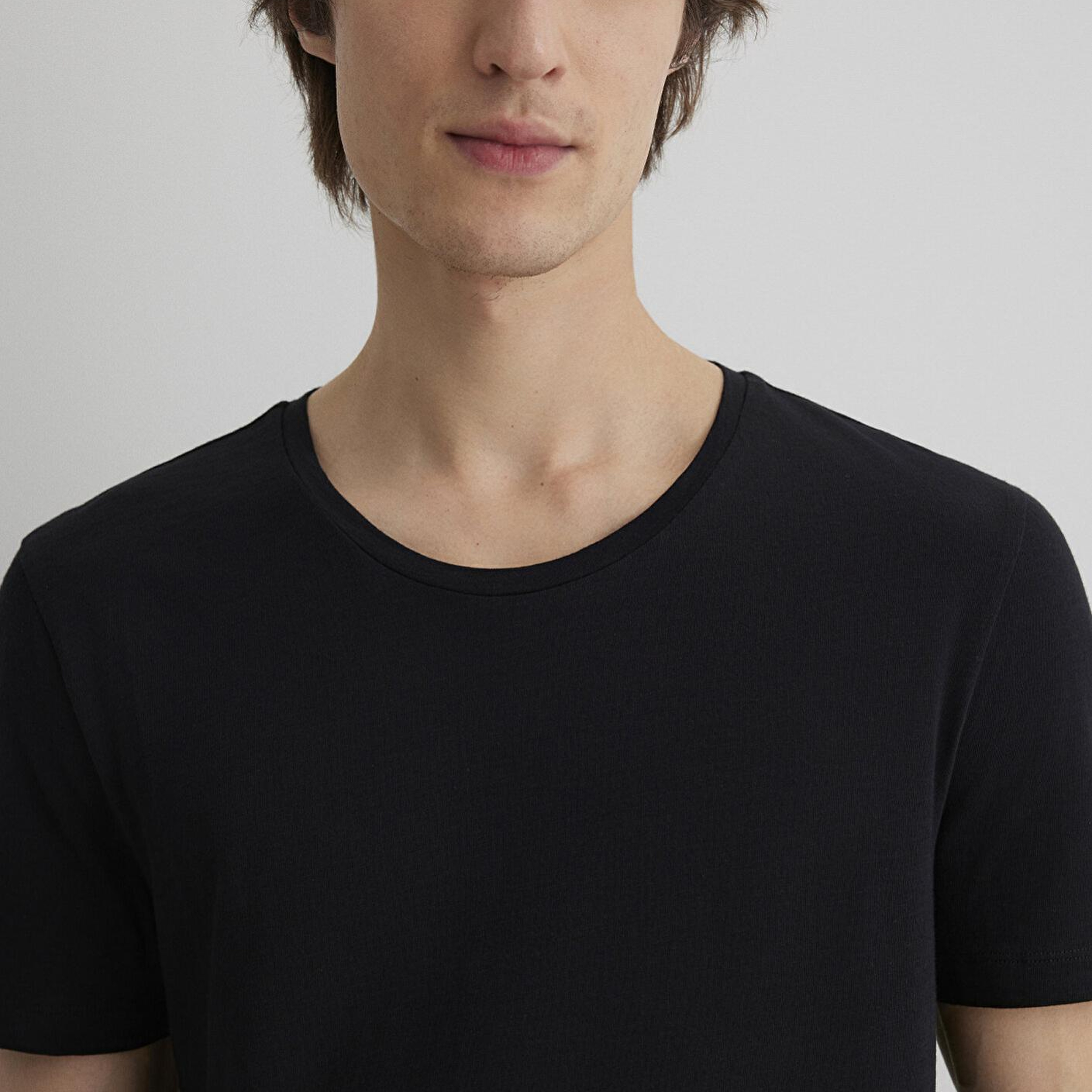 Mavi Flamlı Siyah Basic Tişört Fitted / Vücuda Oturan Kesim 064681-900