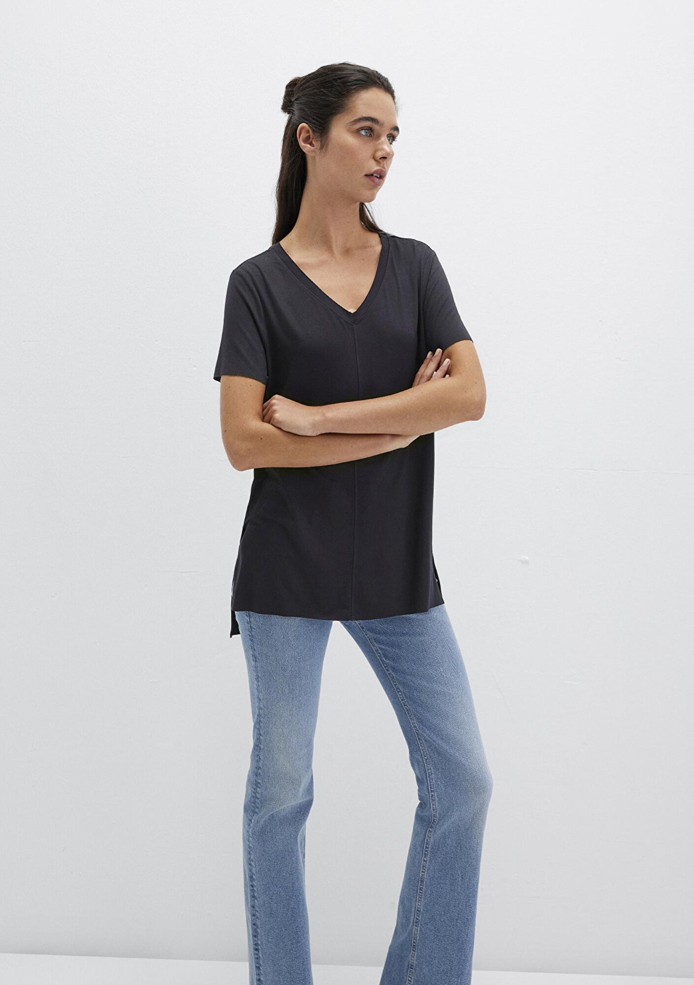 Mavi V Yaka Siyah Basic Viskoz Tişört Loose Fit / Bol Rahat Kesim 166775-900