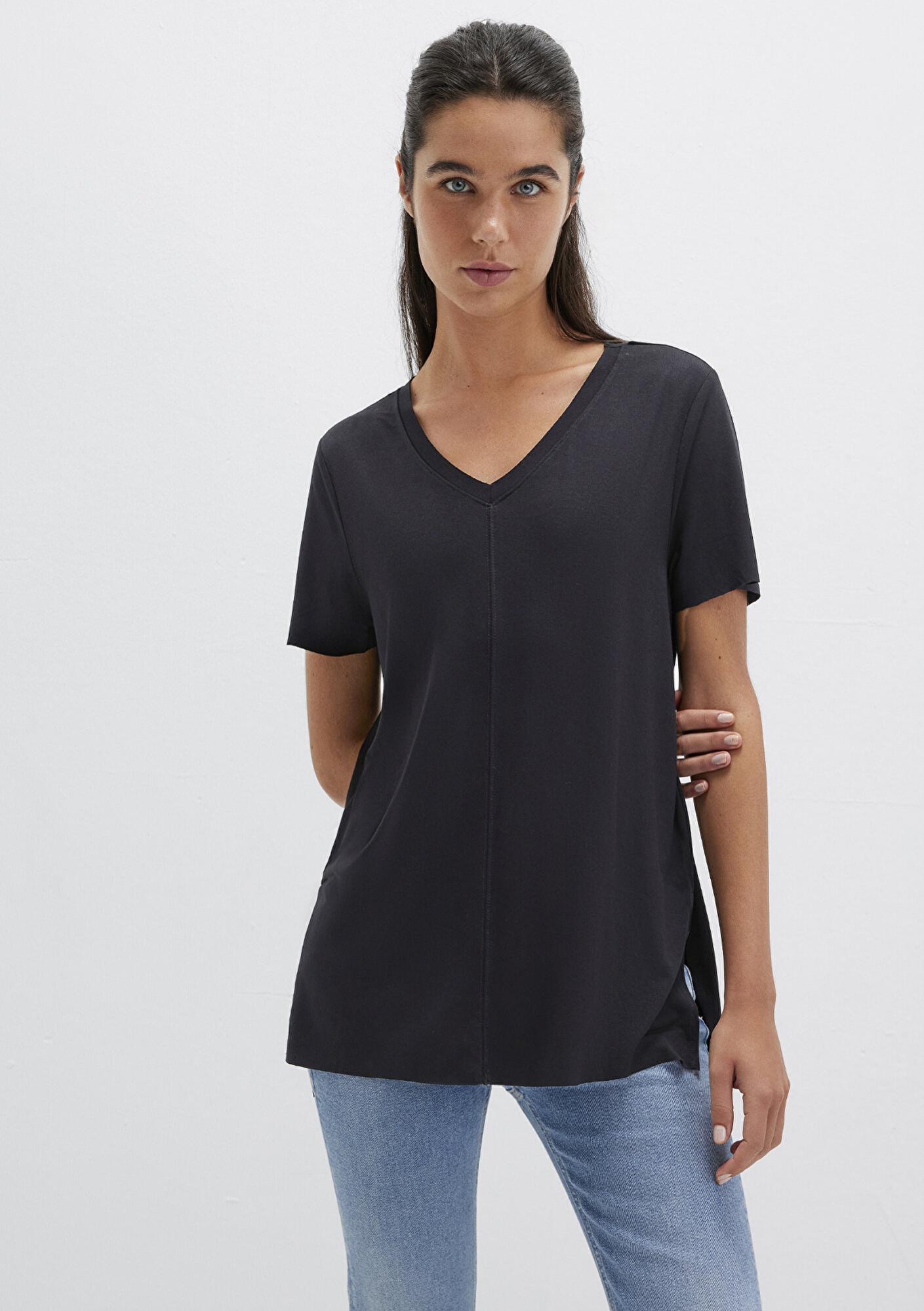 Mavi V Yaka Siyah Basic Viskoz Tişört Loose Fit / Bol Rahat Kesim 166775-900