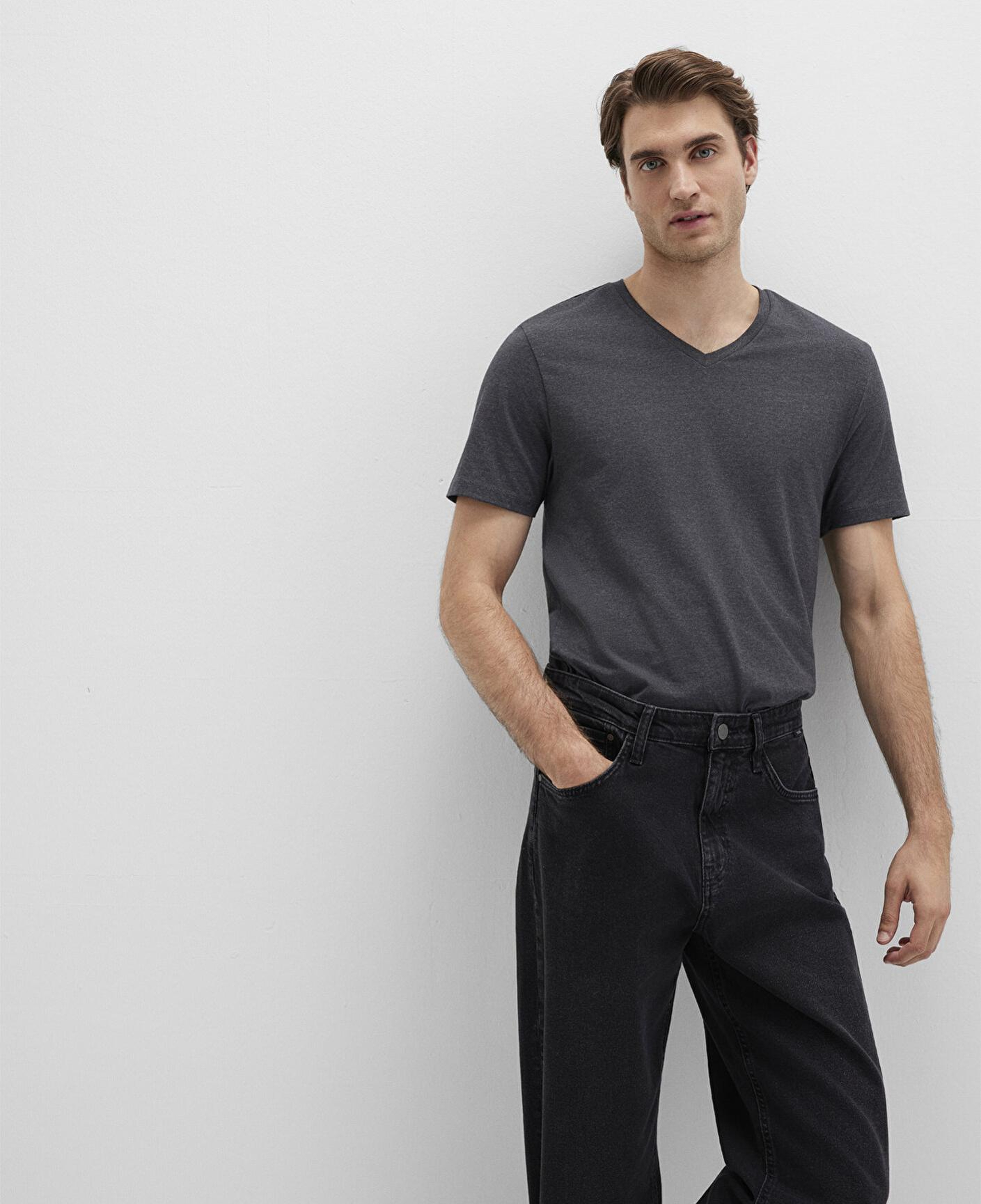 Mavi Stretch V Yaka Antrasit Basic Tişört Fitted / Vücuda Oturan Kesim 061748-24398