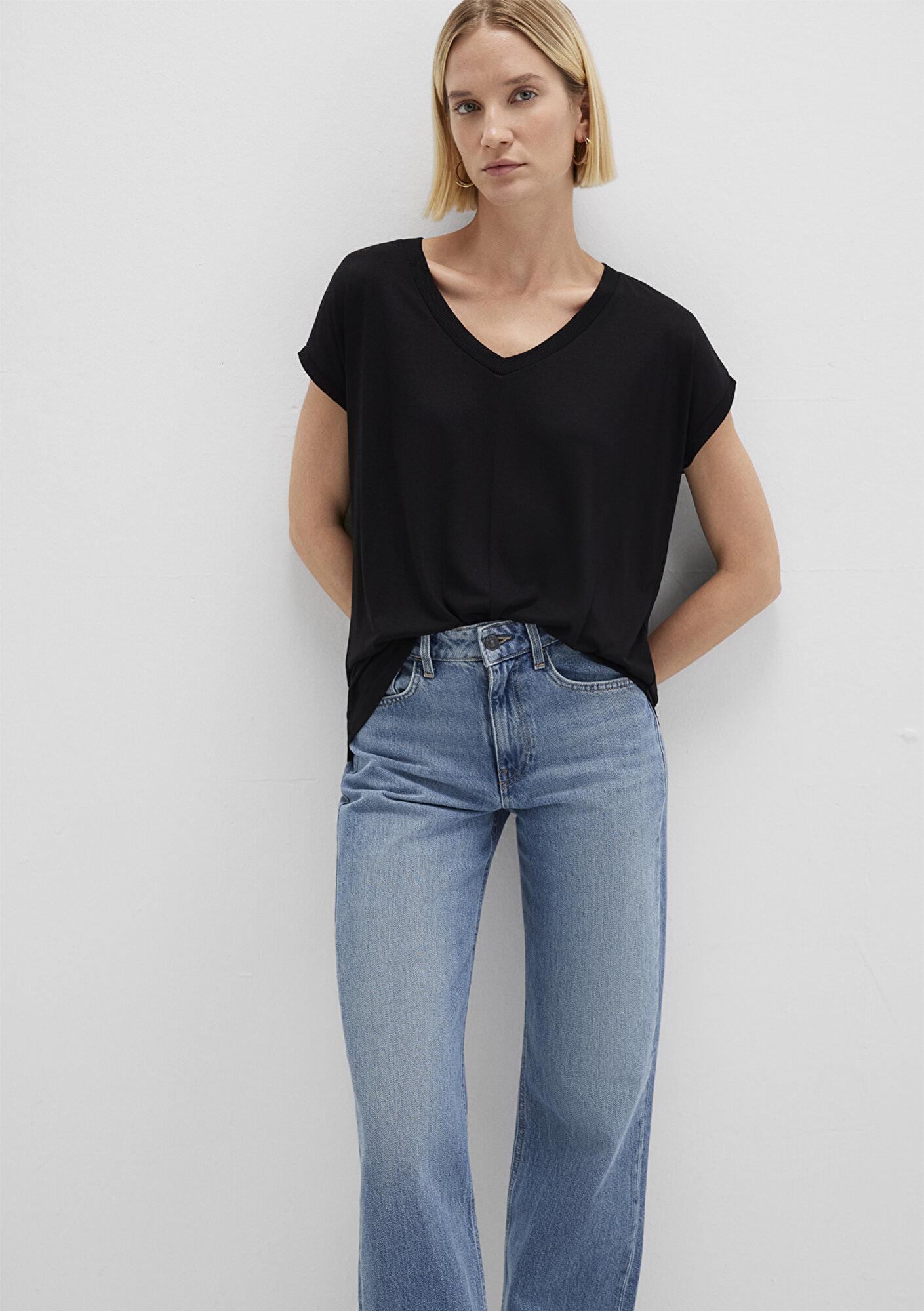 Mavi V Yaka Siyah Basic Viskoz Tişört Loose Fit / Bol Rahat Kesim 166449-900